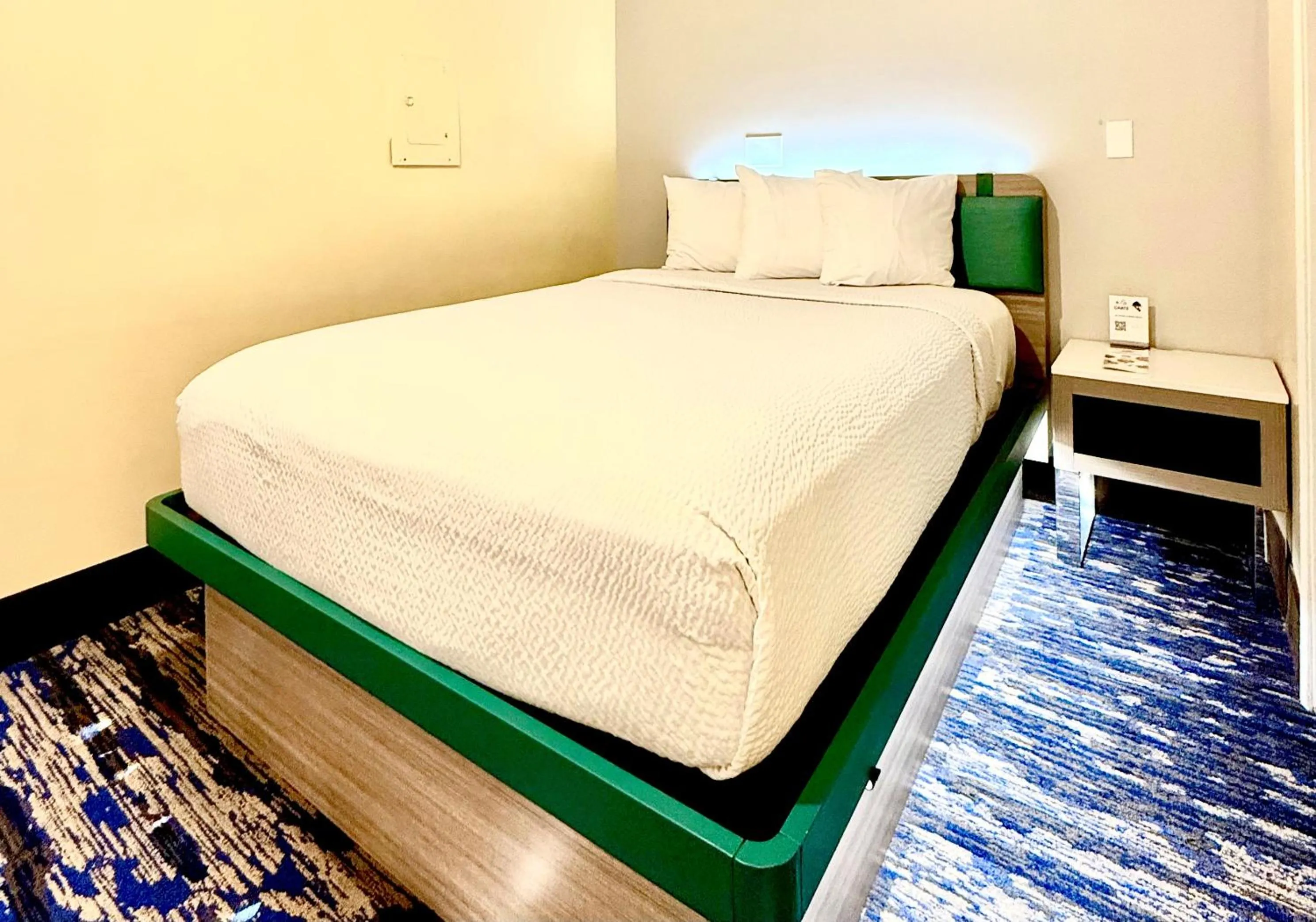 Bed in Days Inn by Wyndham Los Angeles LAX Airport Stadium Area