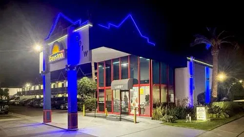 Days Inn by Wyndham Los Angeles LAX Airport Stadium Area