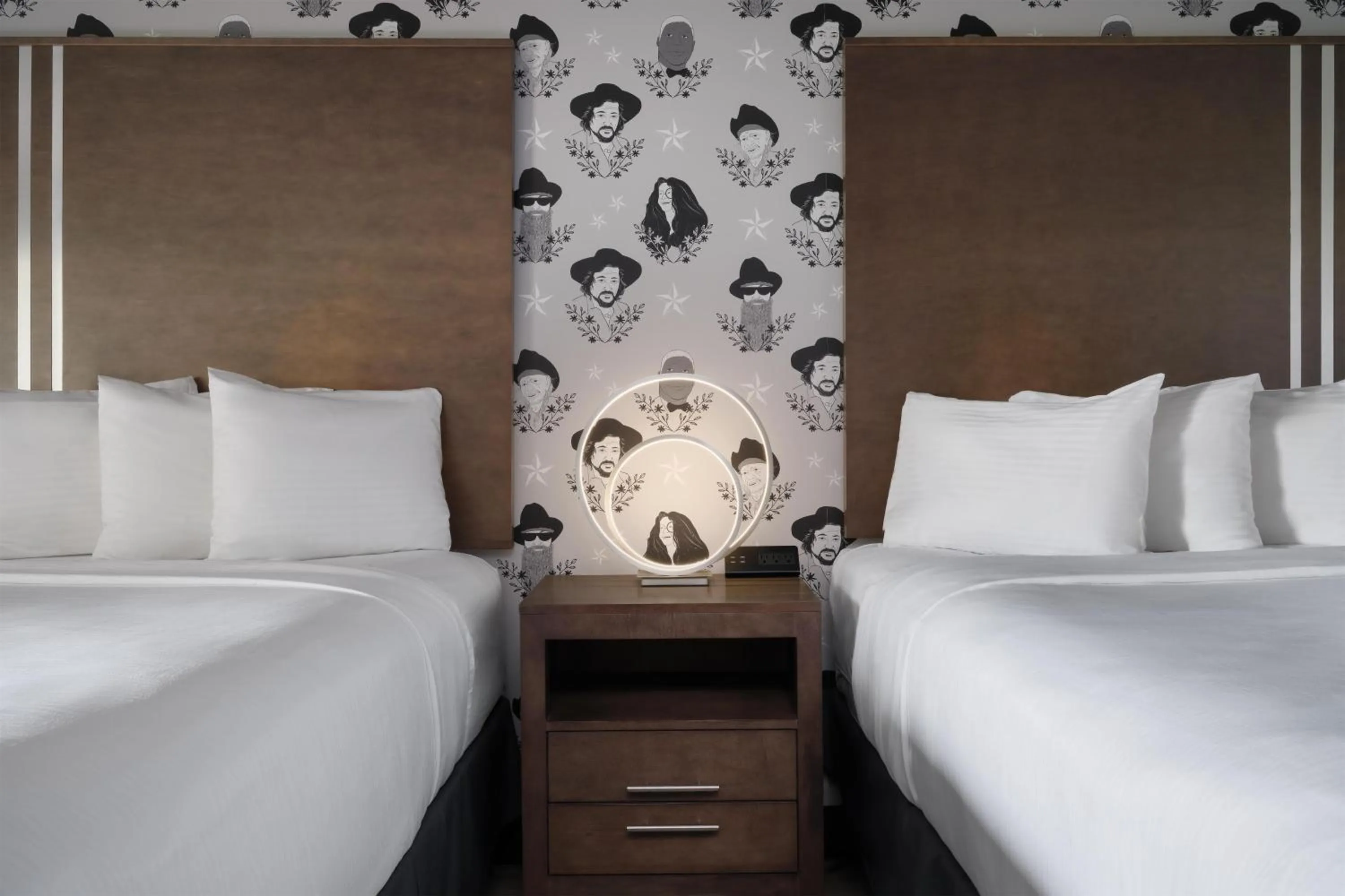 Bedroom, Bed in Aiden Austin City Hotel