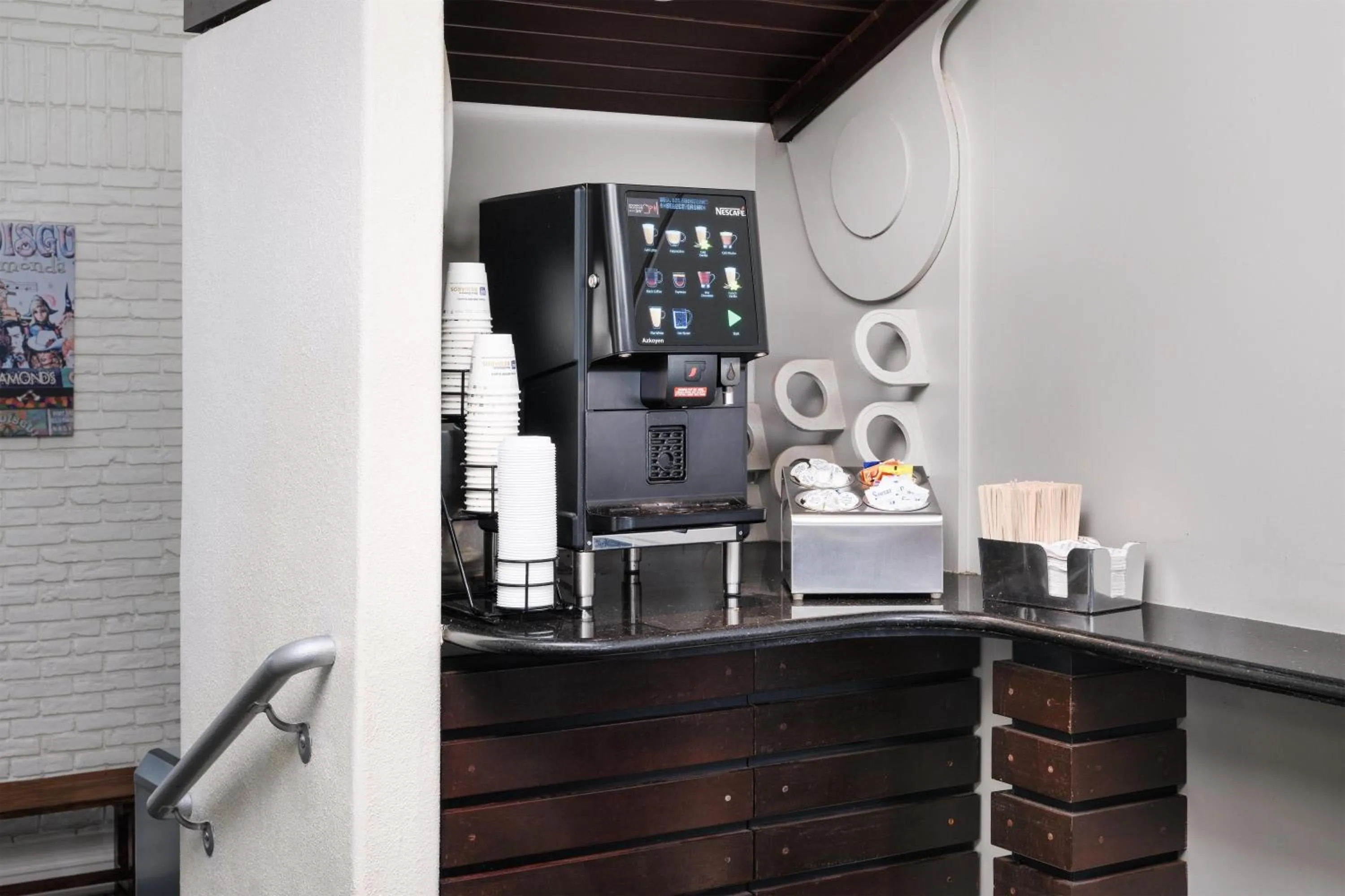 Restaurant/places to eat in Aiden Austin City Hotel