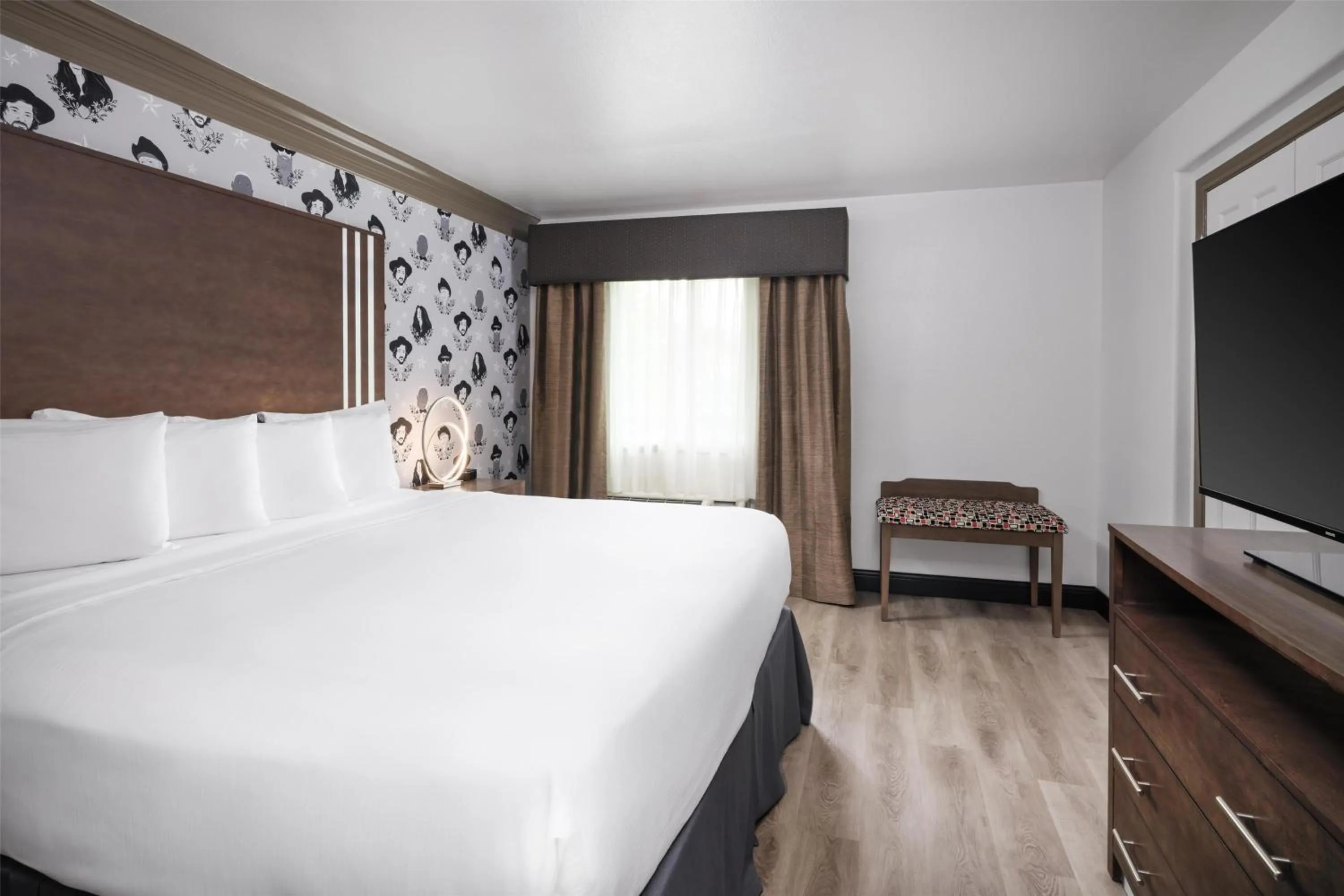 Bedroom, Bed in Aiden Austin City Hotel