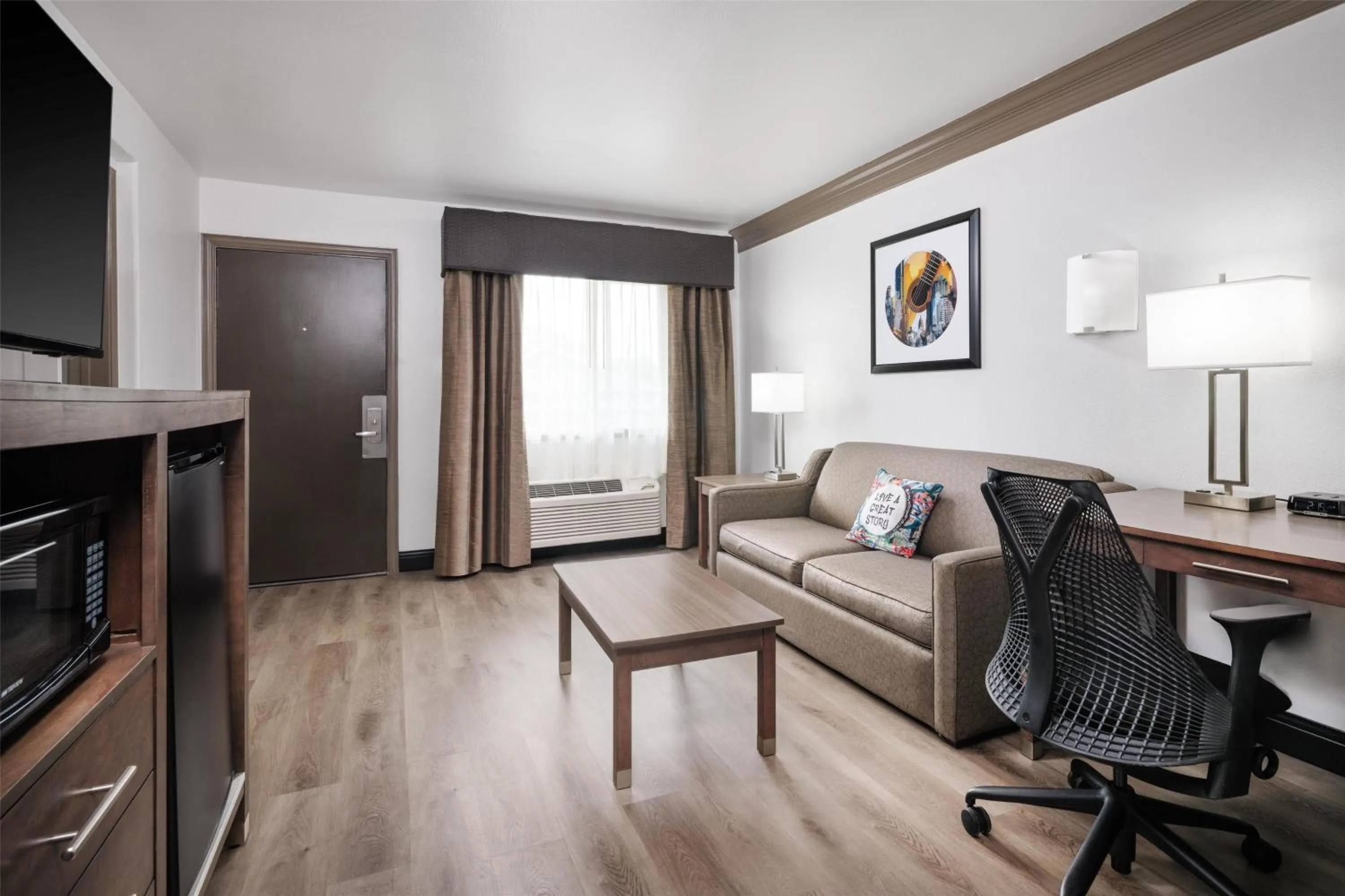 Bedroom in Aiden Austin City Hotel