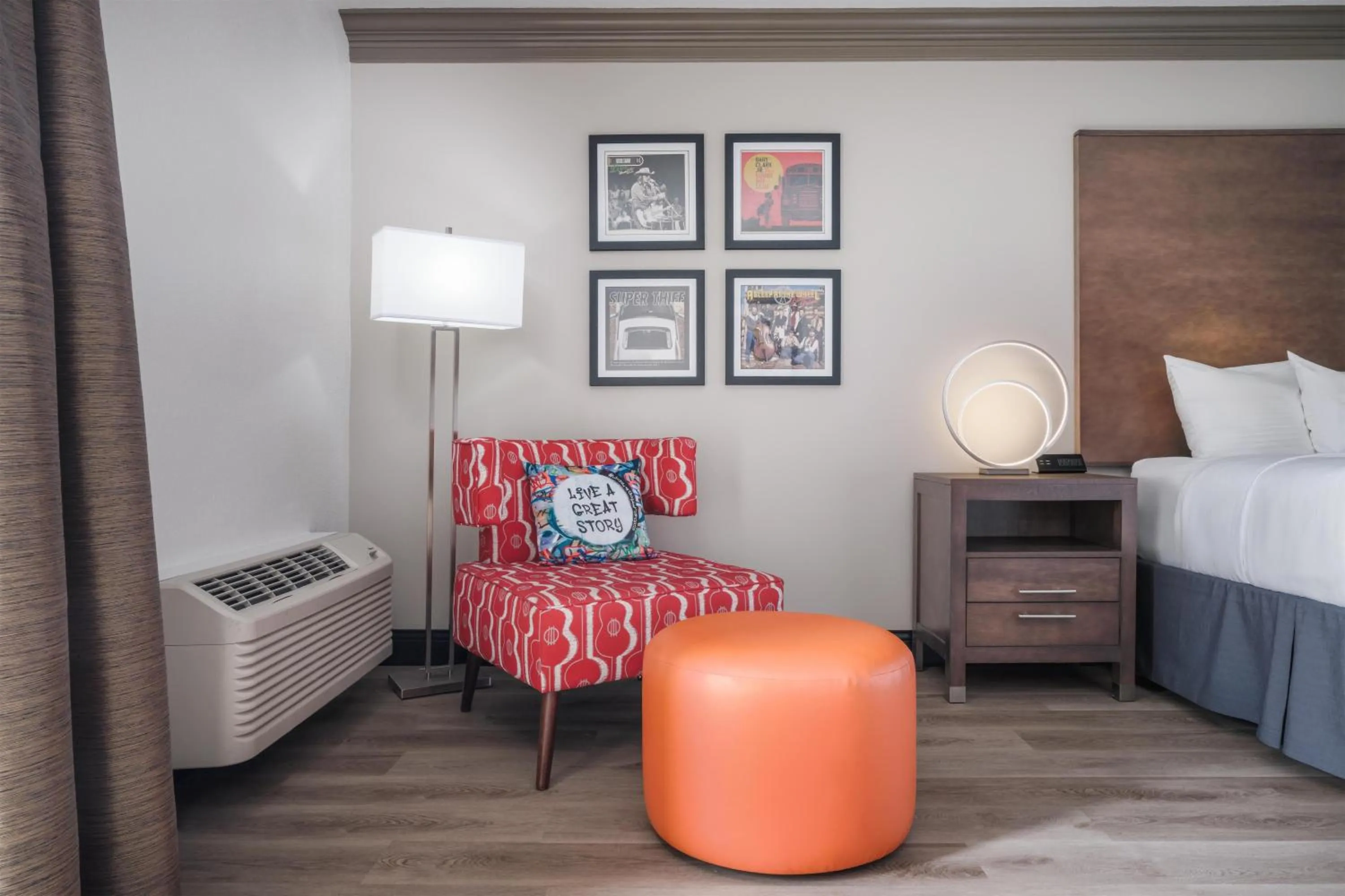 Bedroom, Bed in Aiden Austin City Hotel