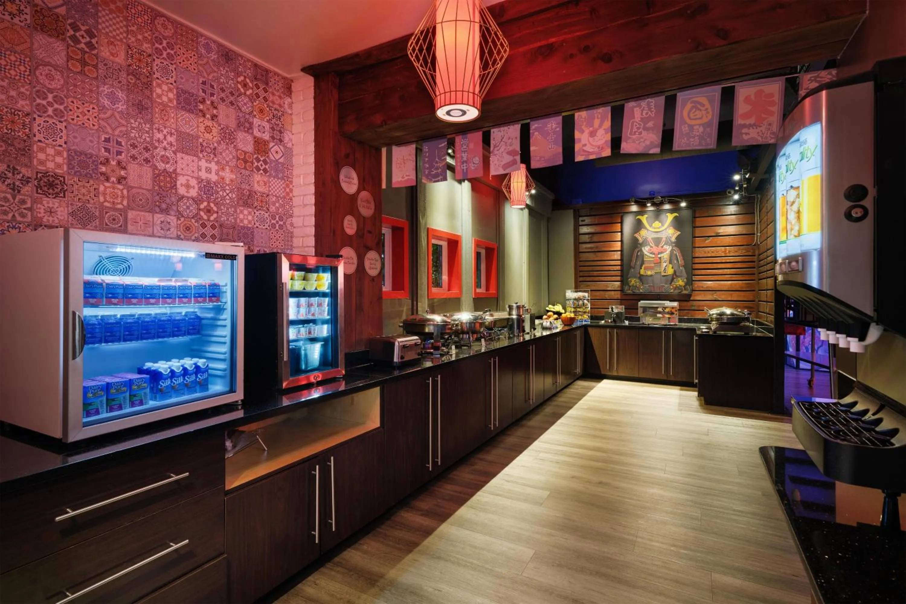 Restaurant/places to eat in Aiden Austin City Hotel