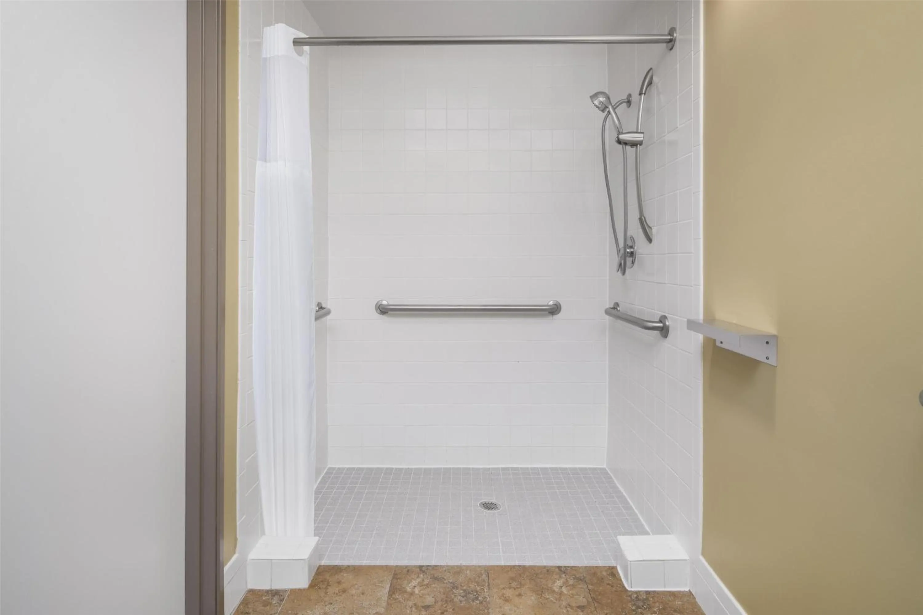 Bathroom in Aiden Austin City Hotel