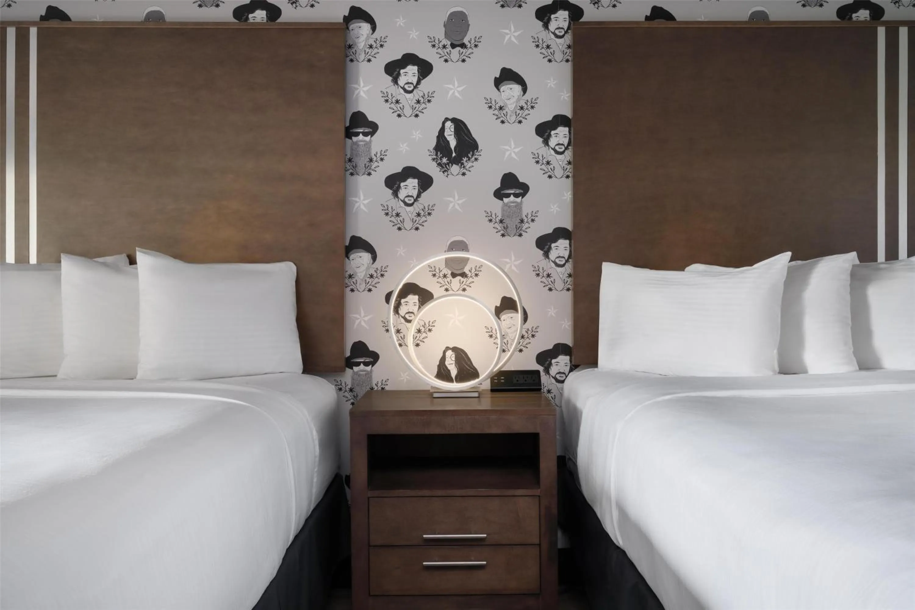 Bedroom, Bed in Aiden Austin City Hotel