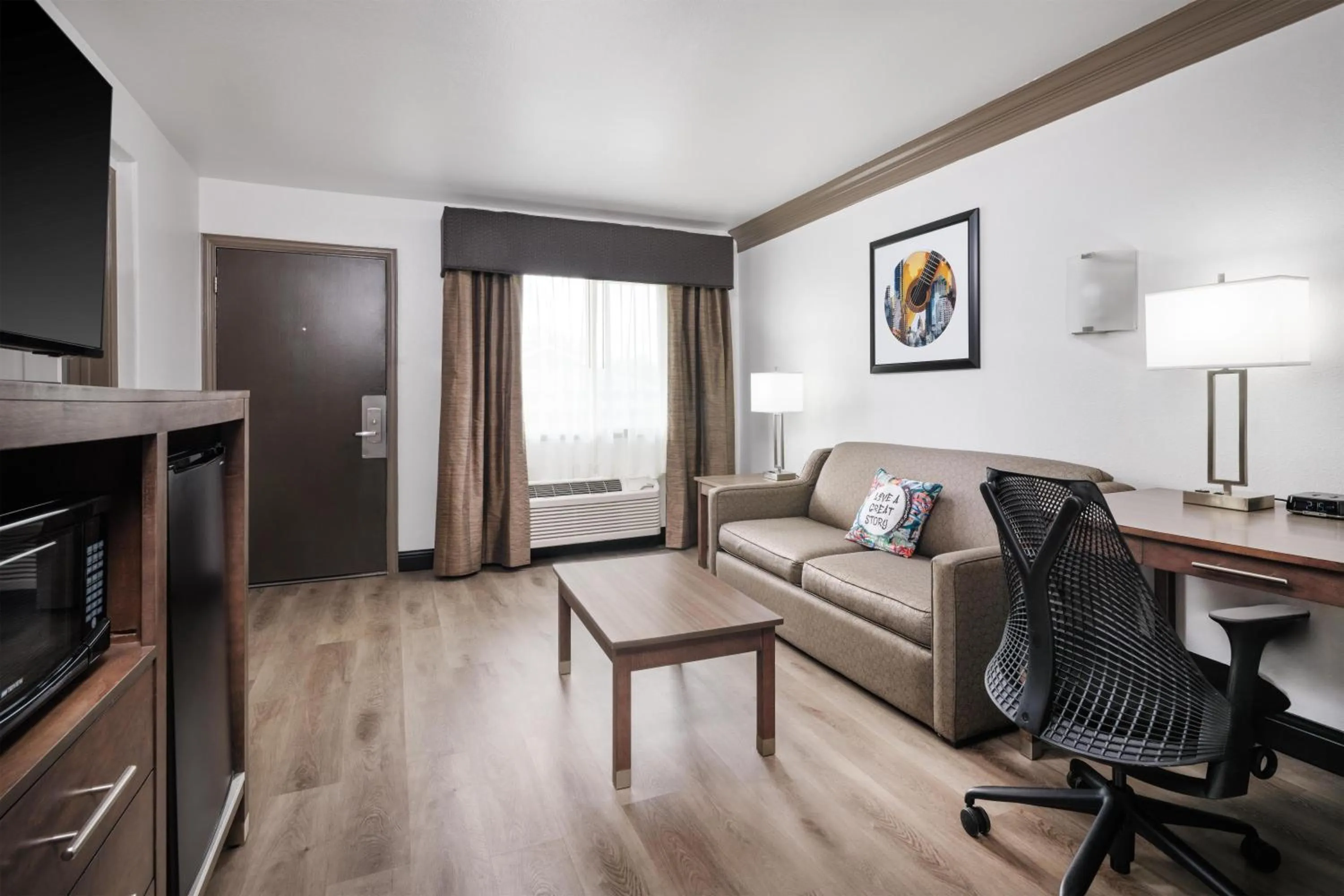 Bedroom in Aiden Austin City Hotel