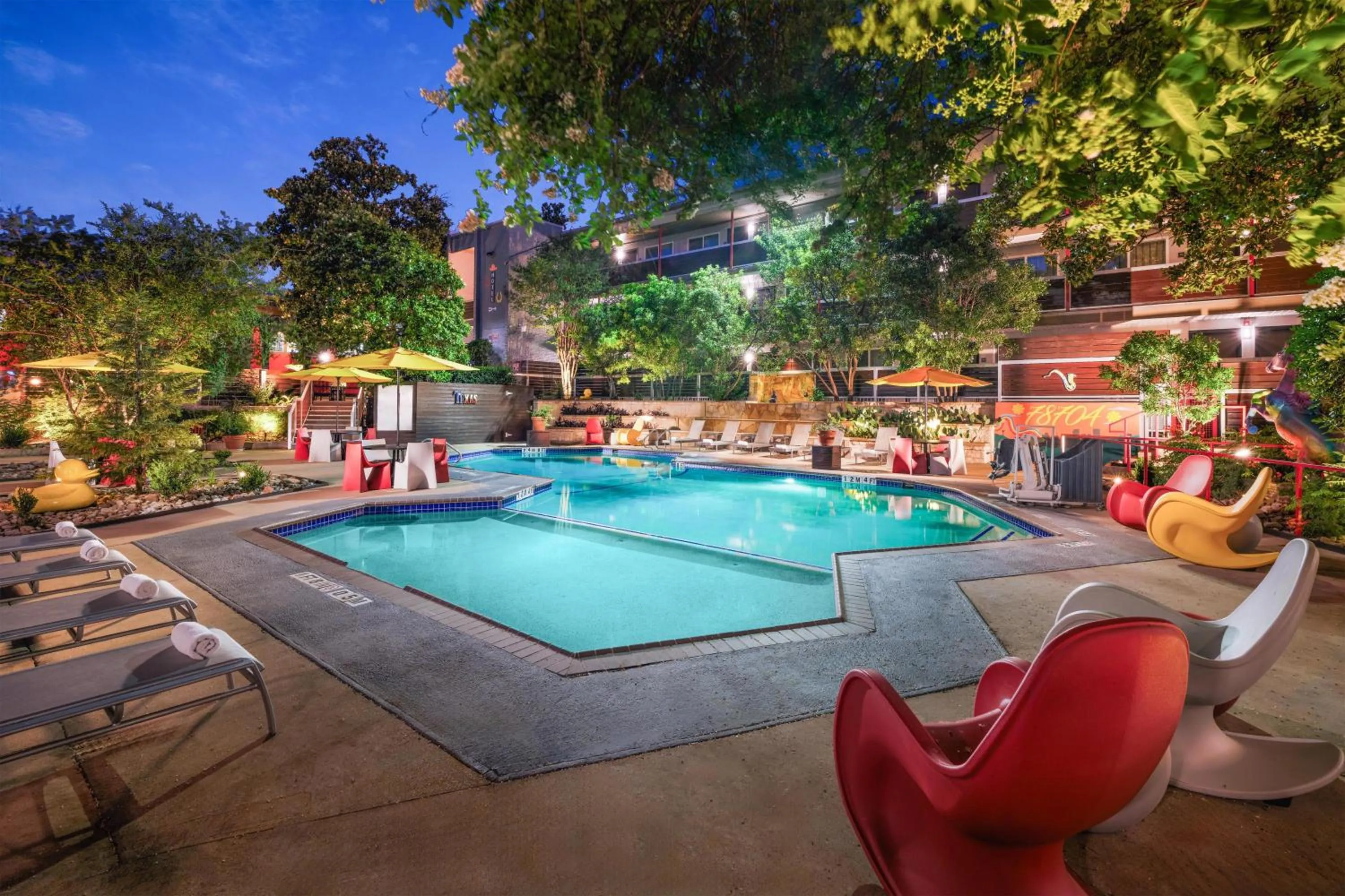 Pool view in Aiden Austin City Hotel