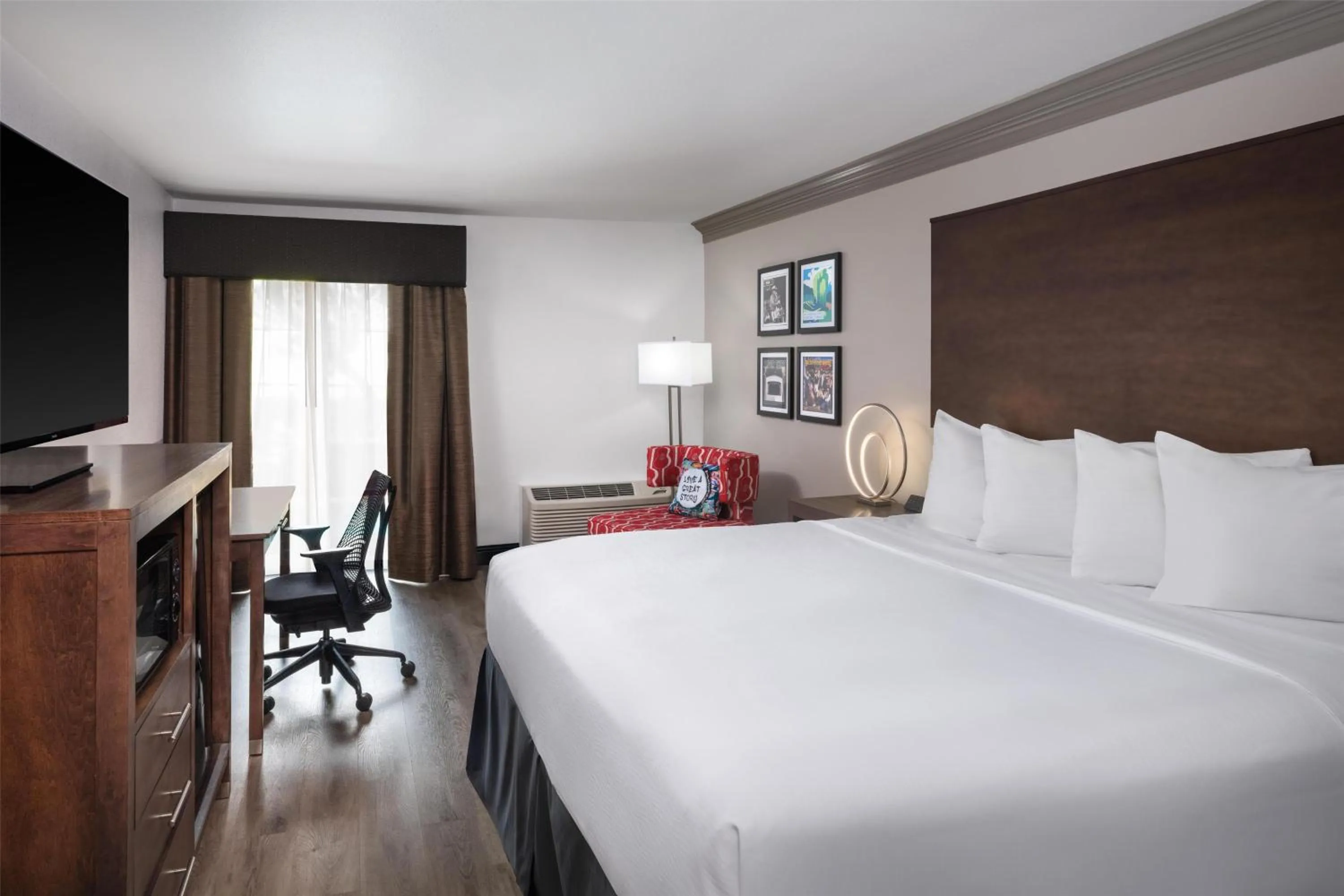 Bedroom, Bed in Aiden Austin City Hotel