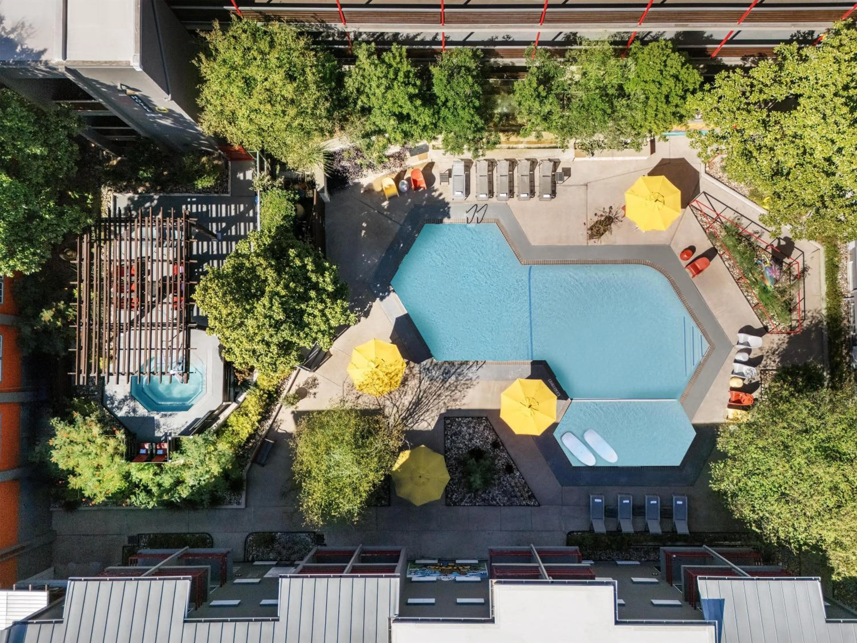 Pool view in Aiden Austin City Hotel