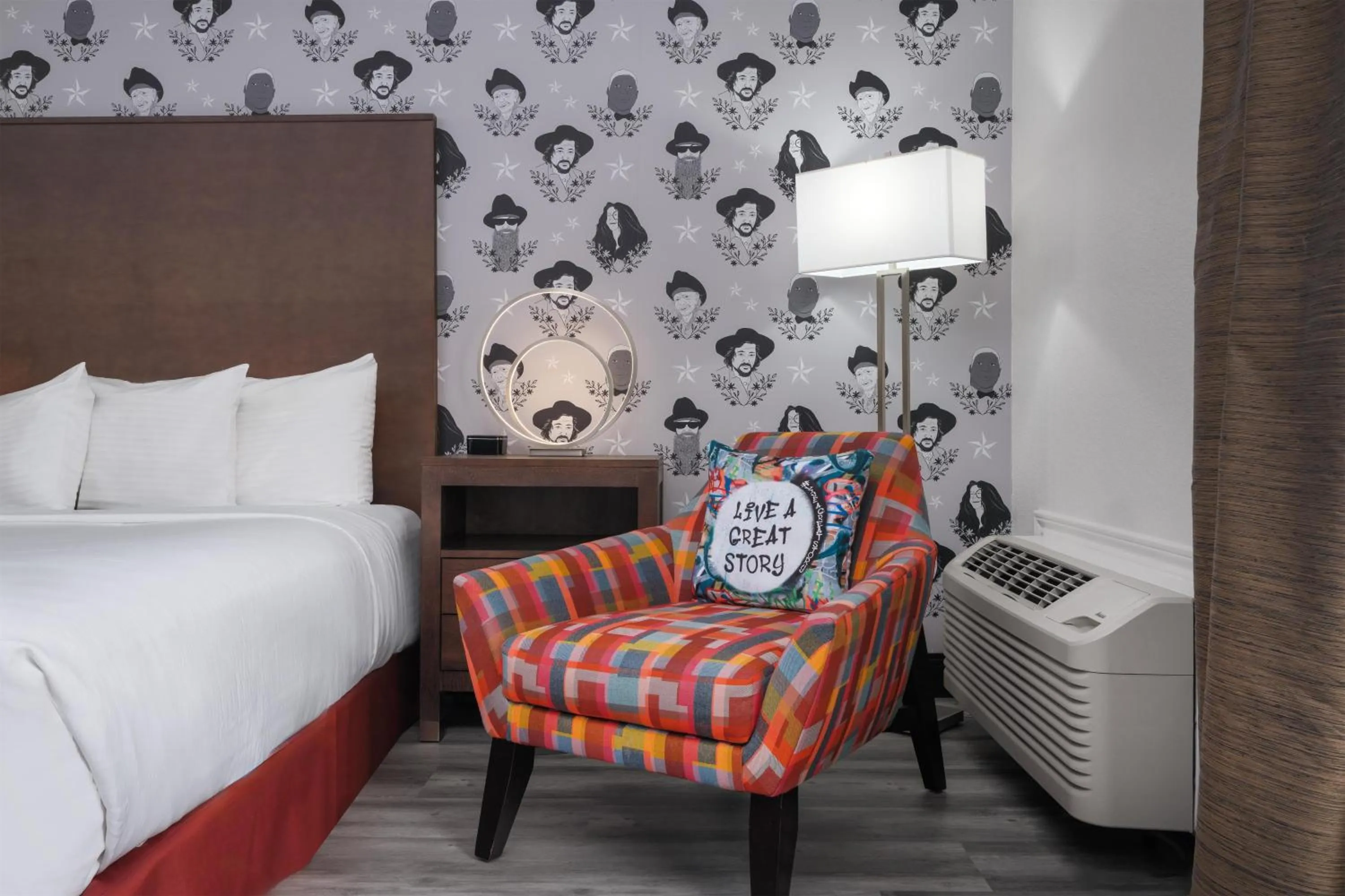 Bedroom, Bed in Aiden Austin City Hotel