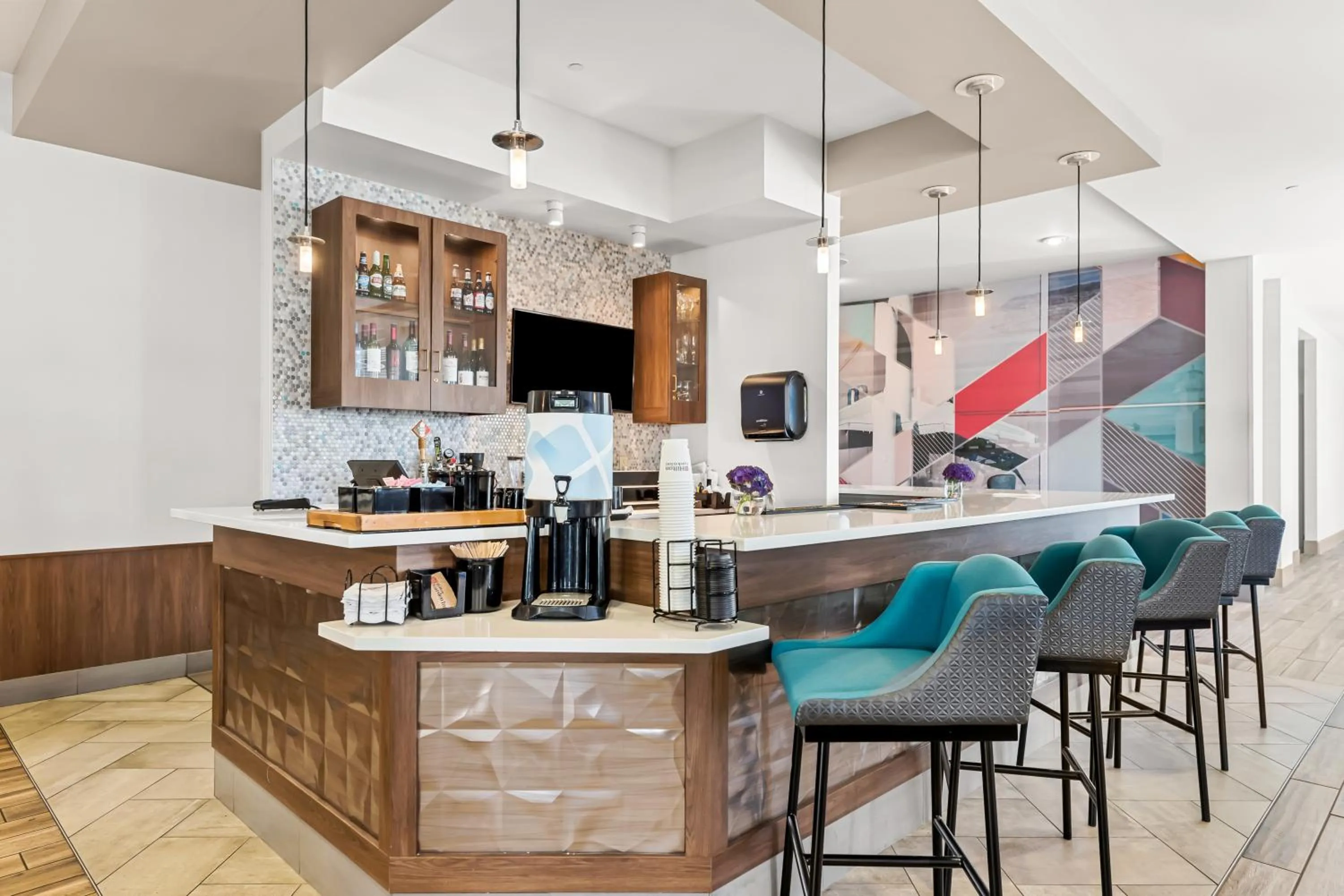 Restaurant/places to eat in Hilton Garden Inn Seattle North/Everett