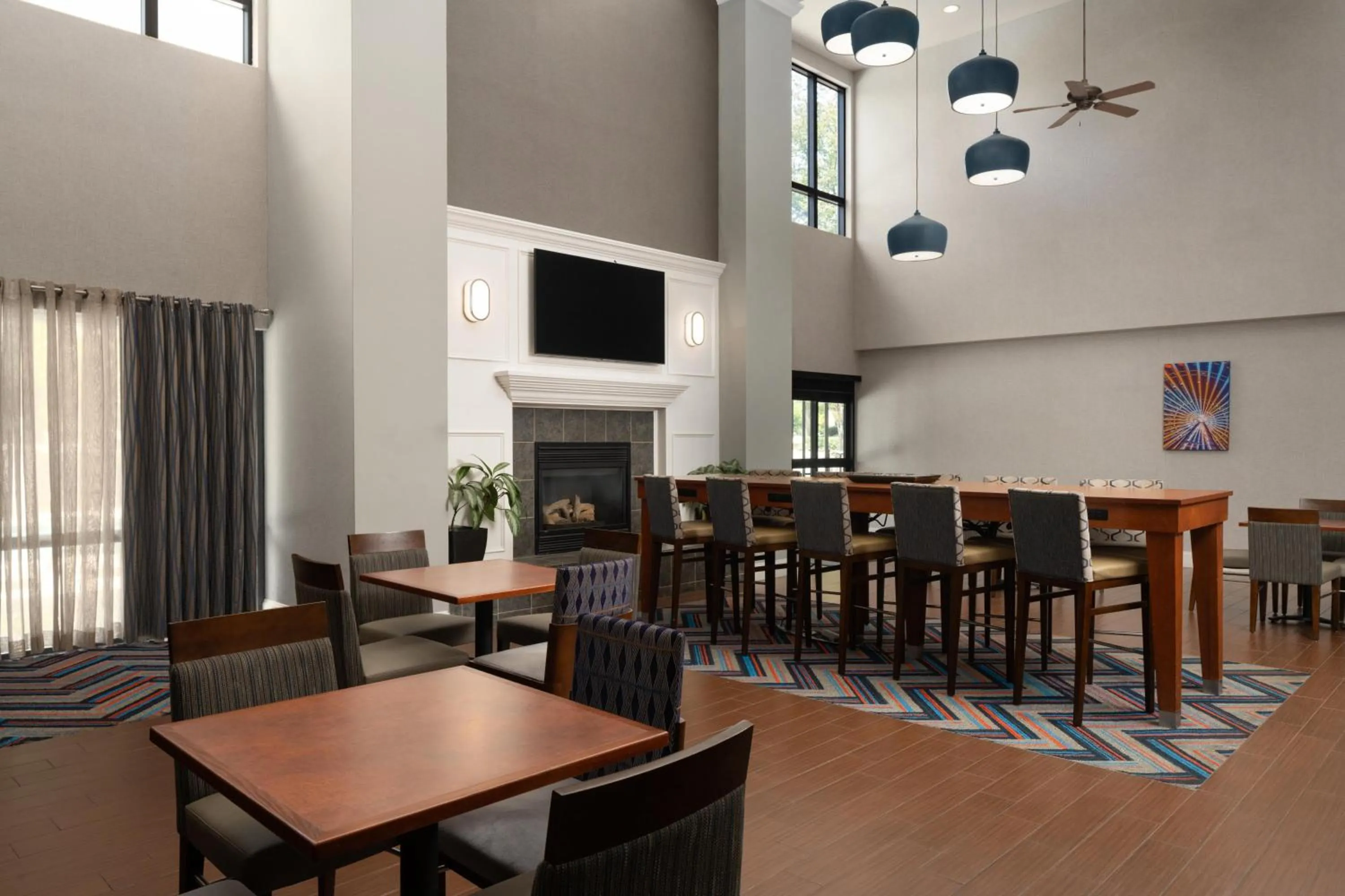 Dining area in Hampton Inn & Suites Concord-Charlotte