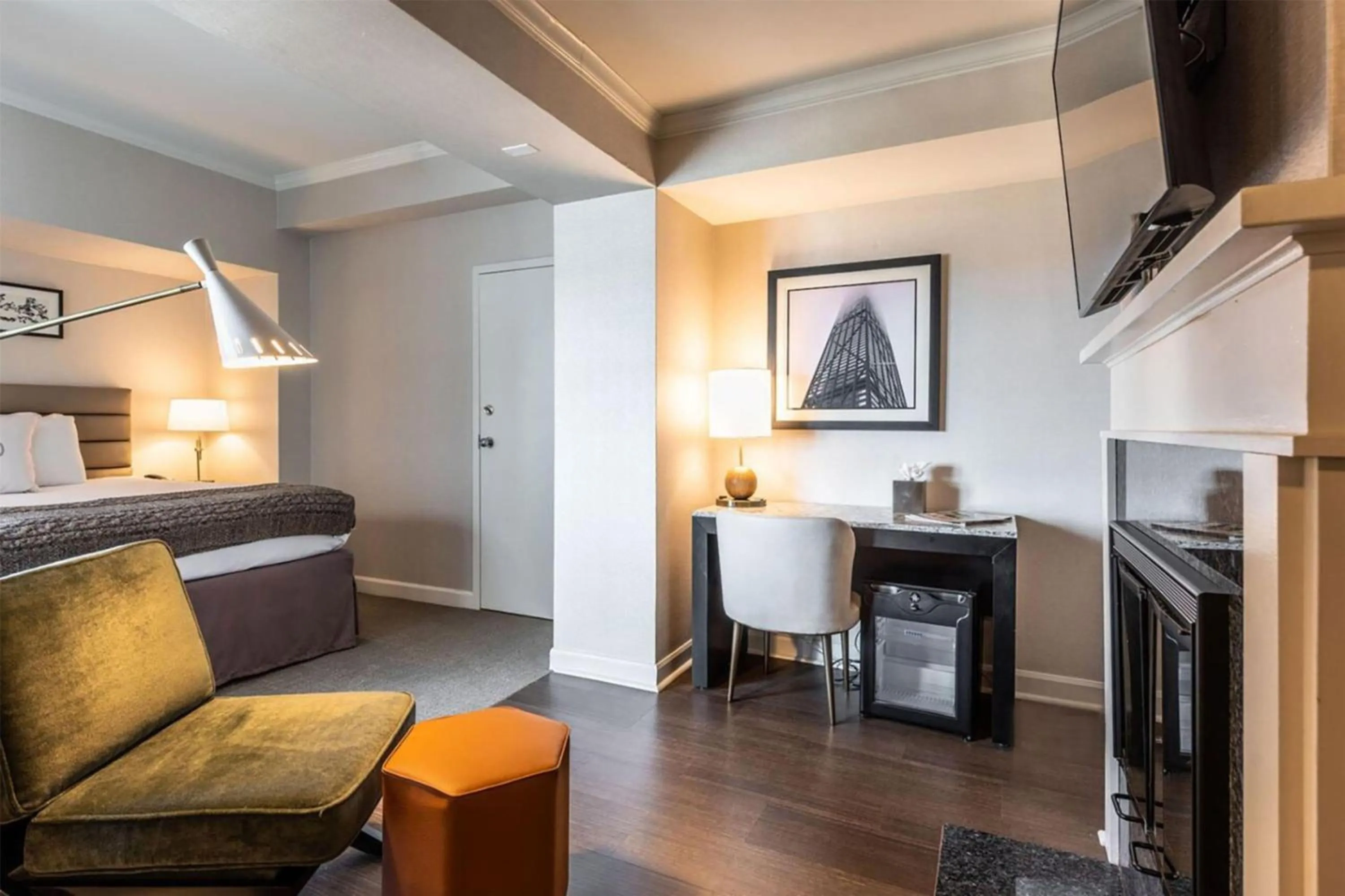 Bedroom in Claridge House Chicago, Tapestry Collection by Hilton