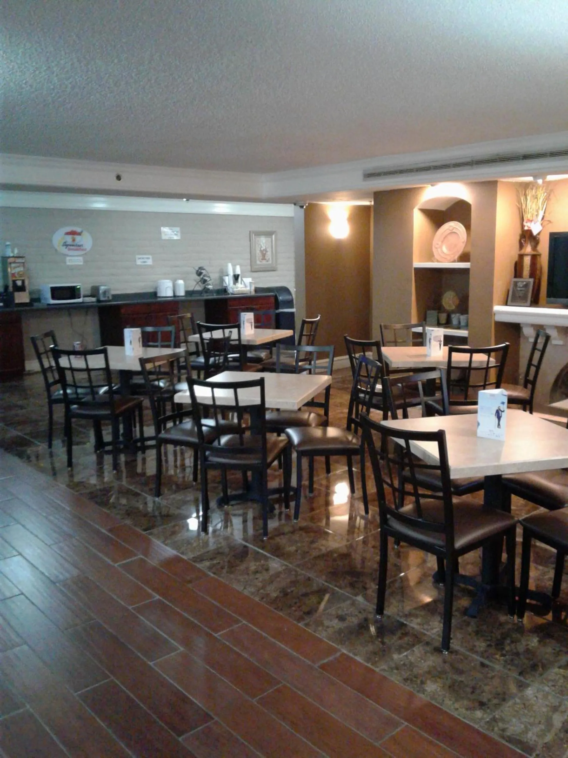 Continental breakfast in Super 8 by Wyndham Austell/Six Flags