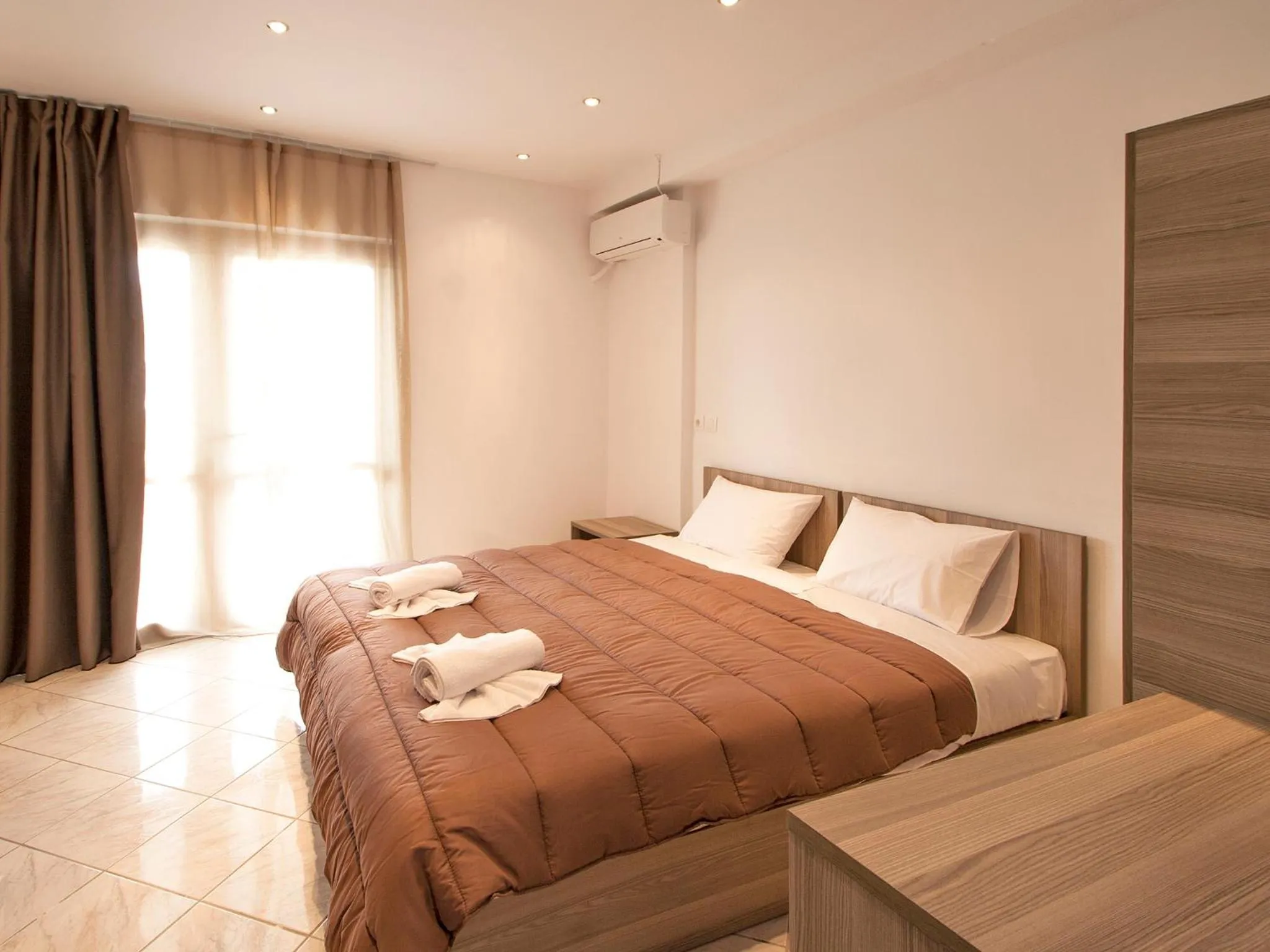 Bed in PINEAPPLE Skiathos