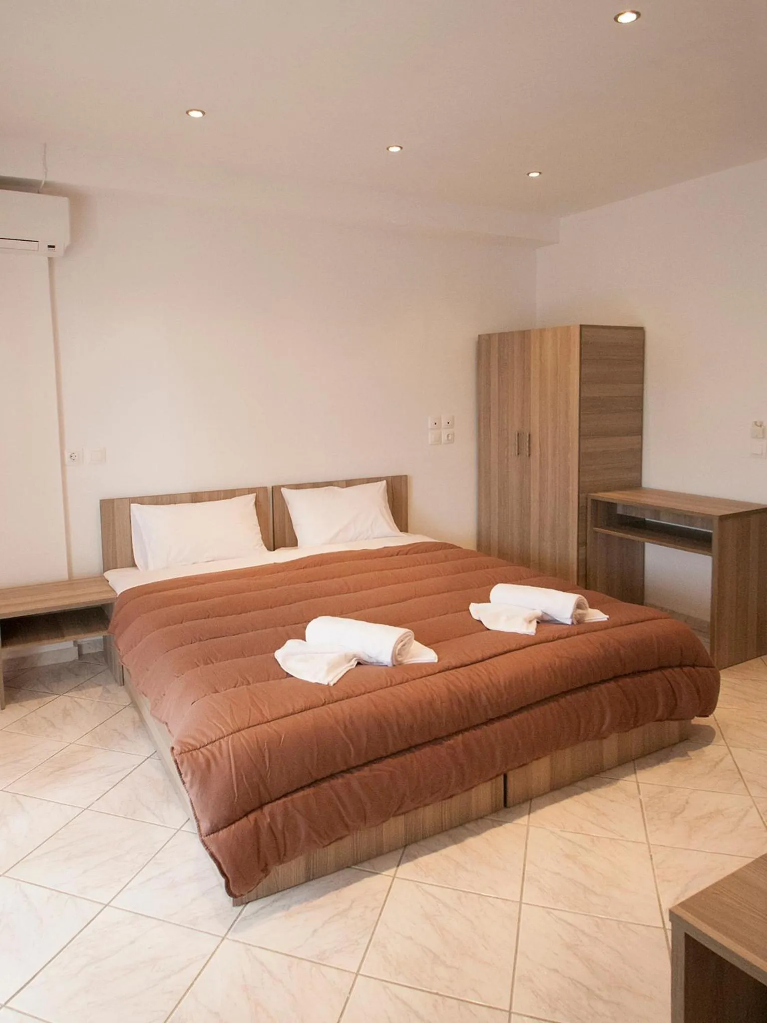 Bedroom, Bed in PINEAPPLE Skiathos