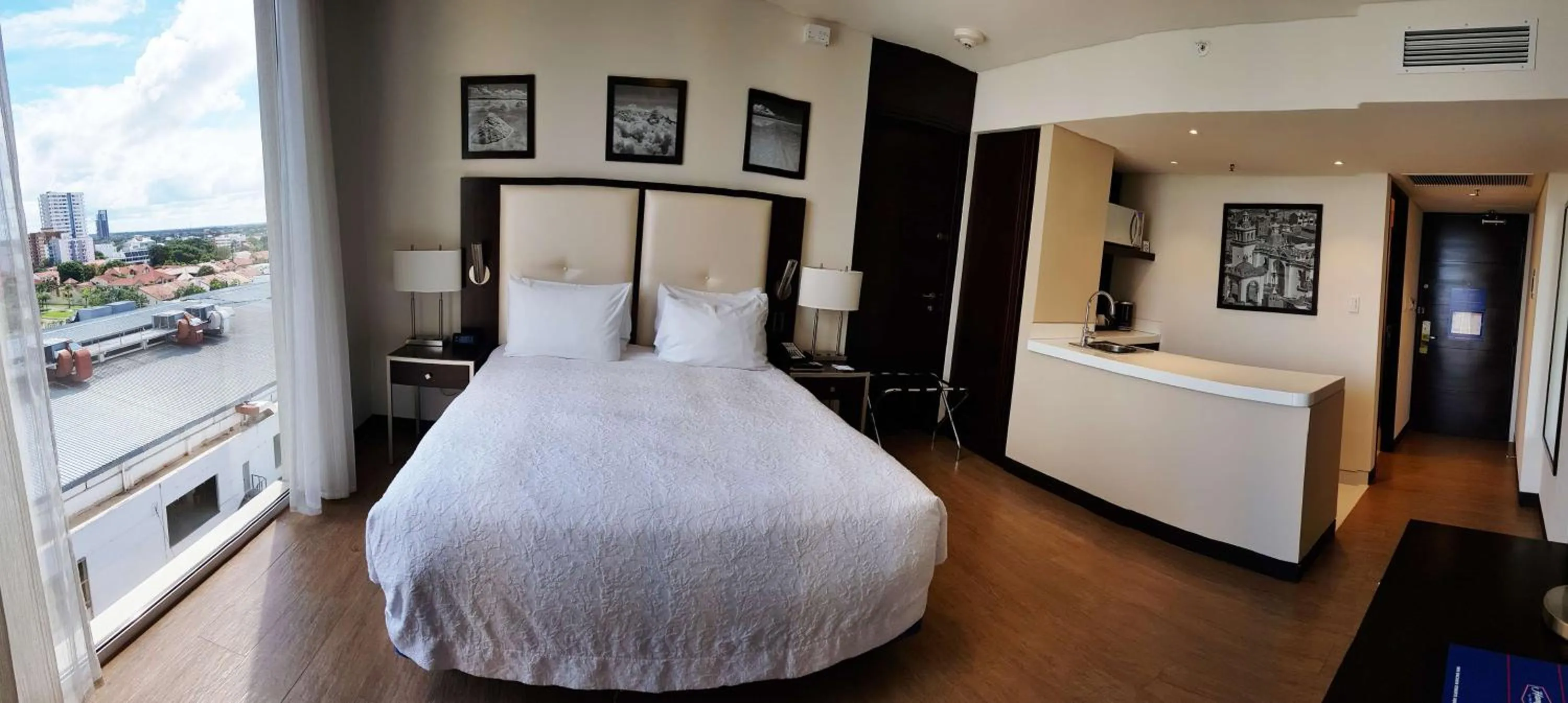 Bed in Hampton by Hilton Santa Cruz