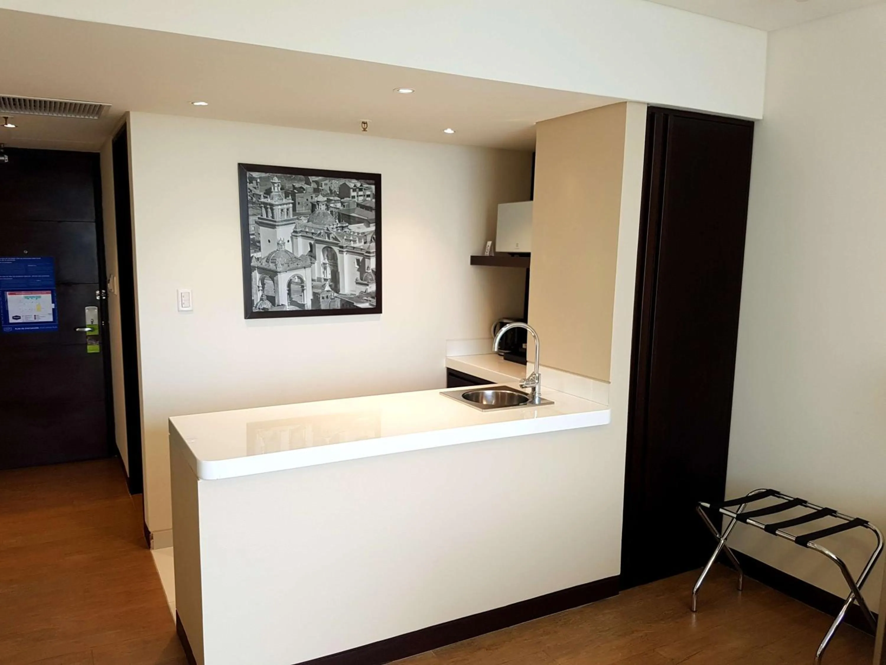 Kitchen or kitchenette in Hampton by Hilton Santa Cruz