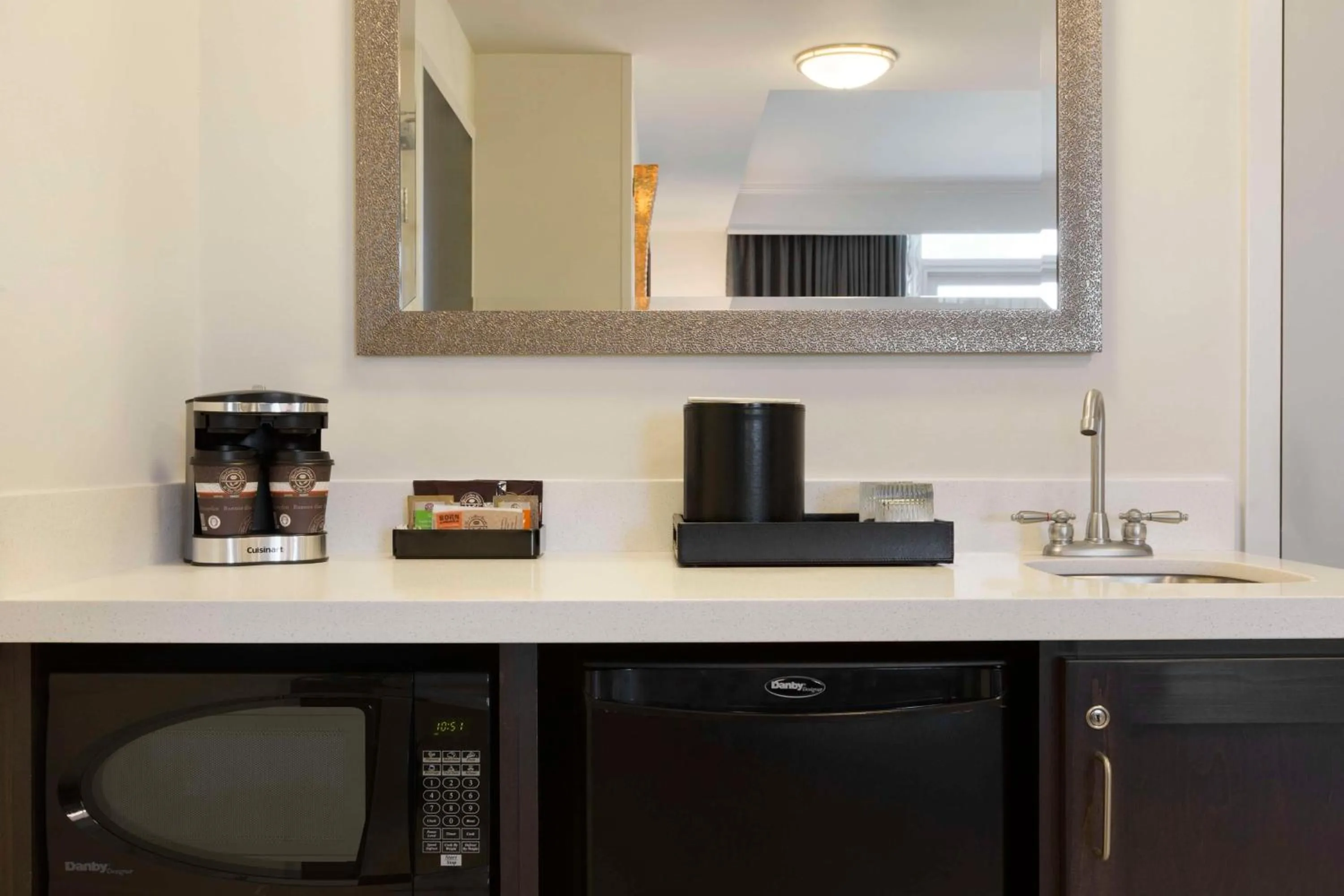 Kitchen or kitchenette in Embassy Suites by Hilton Greenville Downtown Riverplace