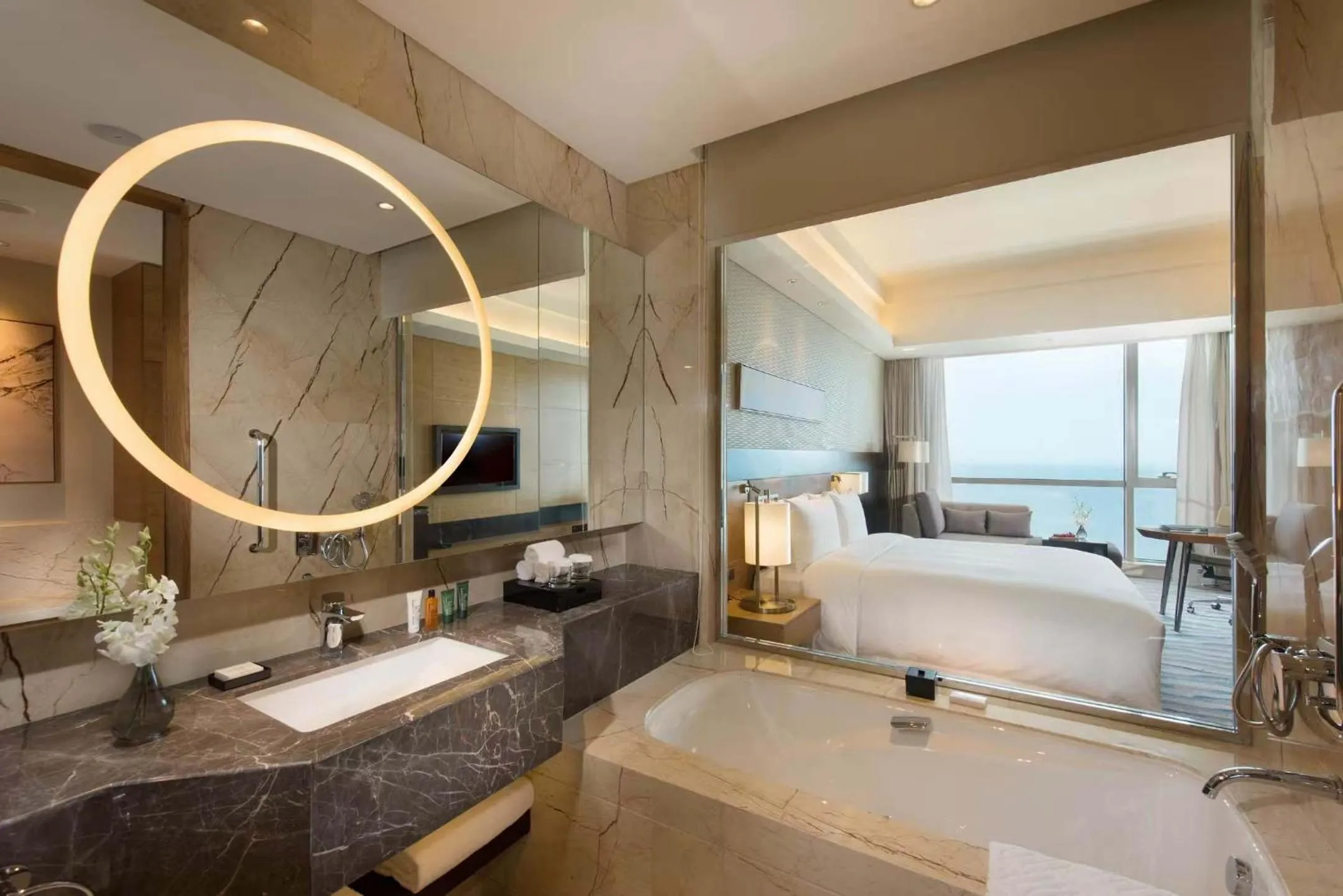 Bathroom, Bed in Hilton Yantai Golden Coast