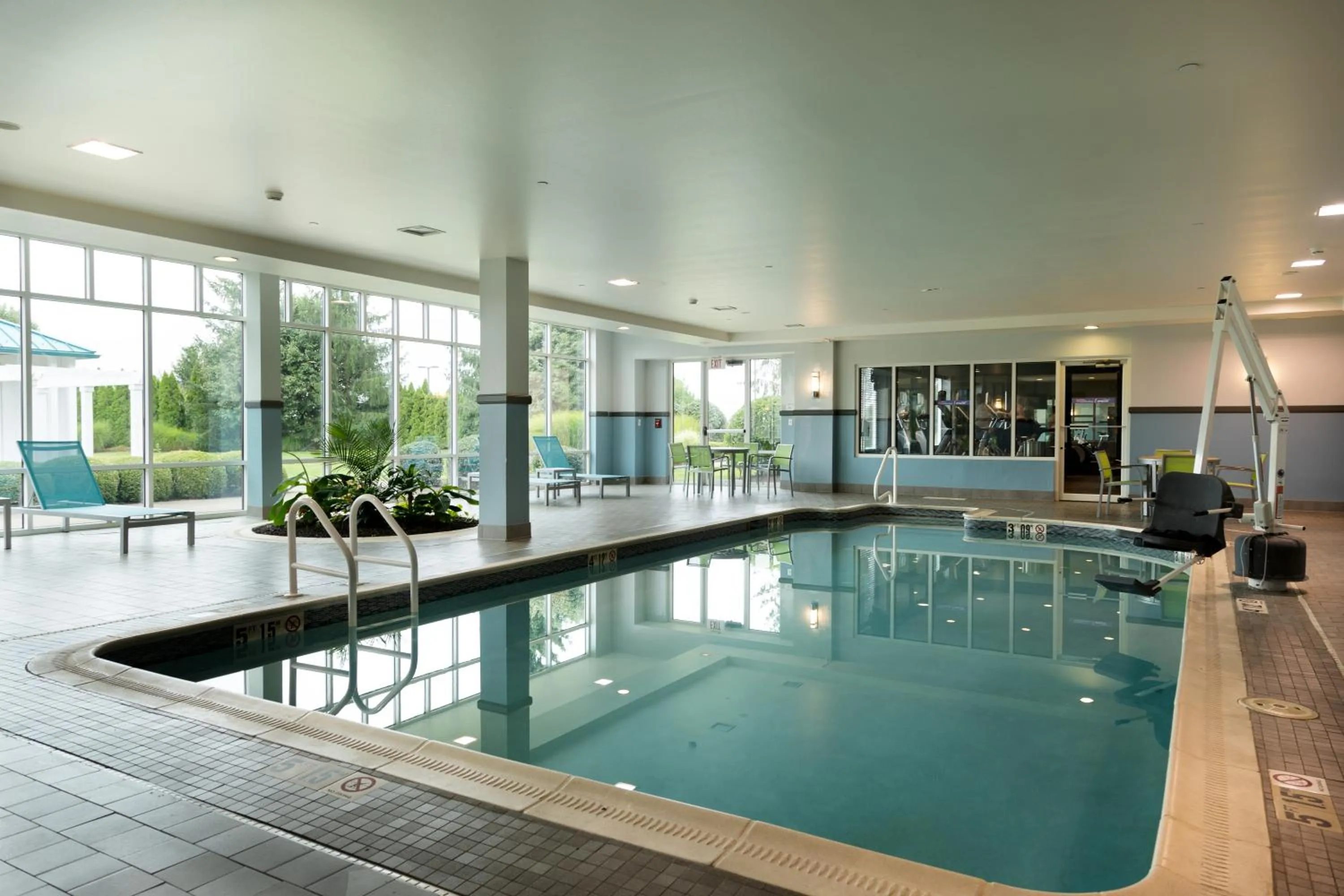 Swimming pool in Hilton Garden Inn Pittsburgh/Southpointe