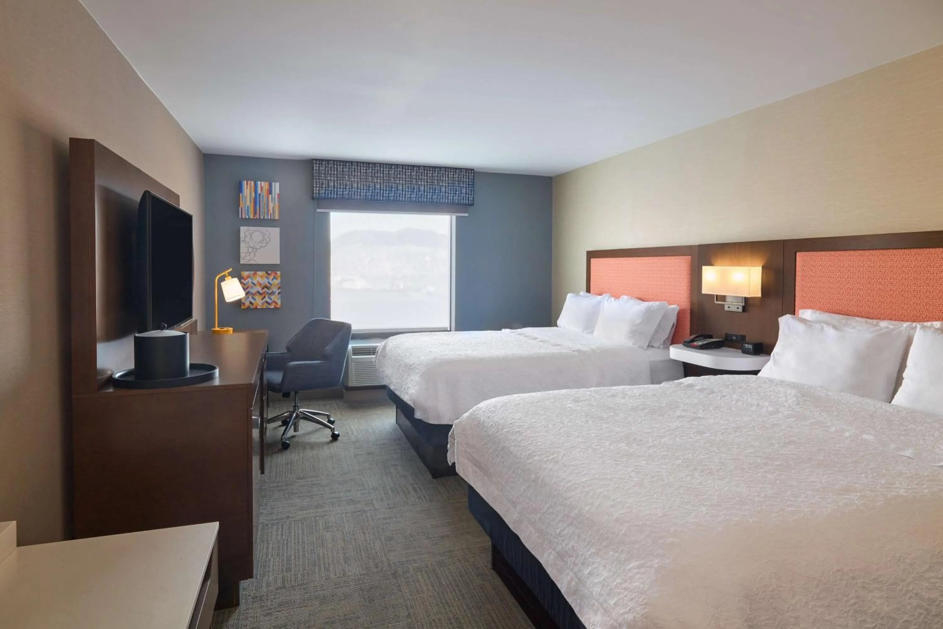 Bed in Hampton Inn & Suites Providence / Smithfield