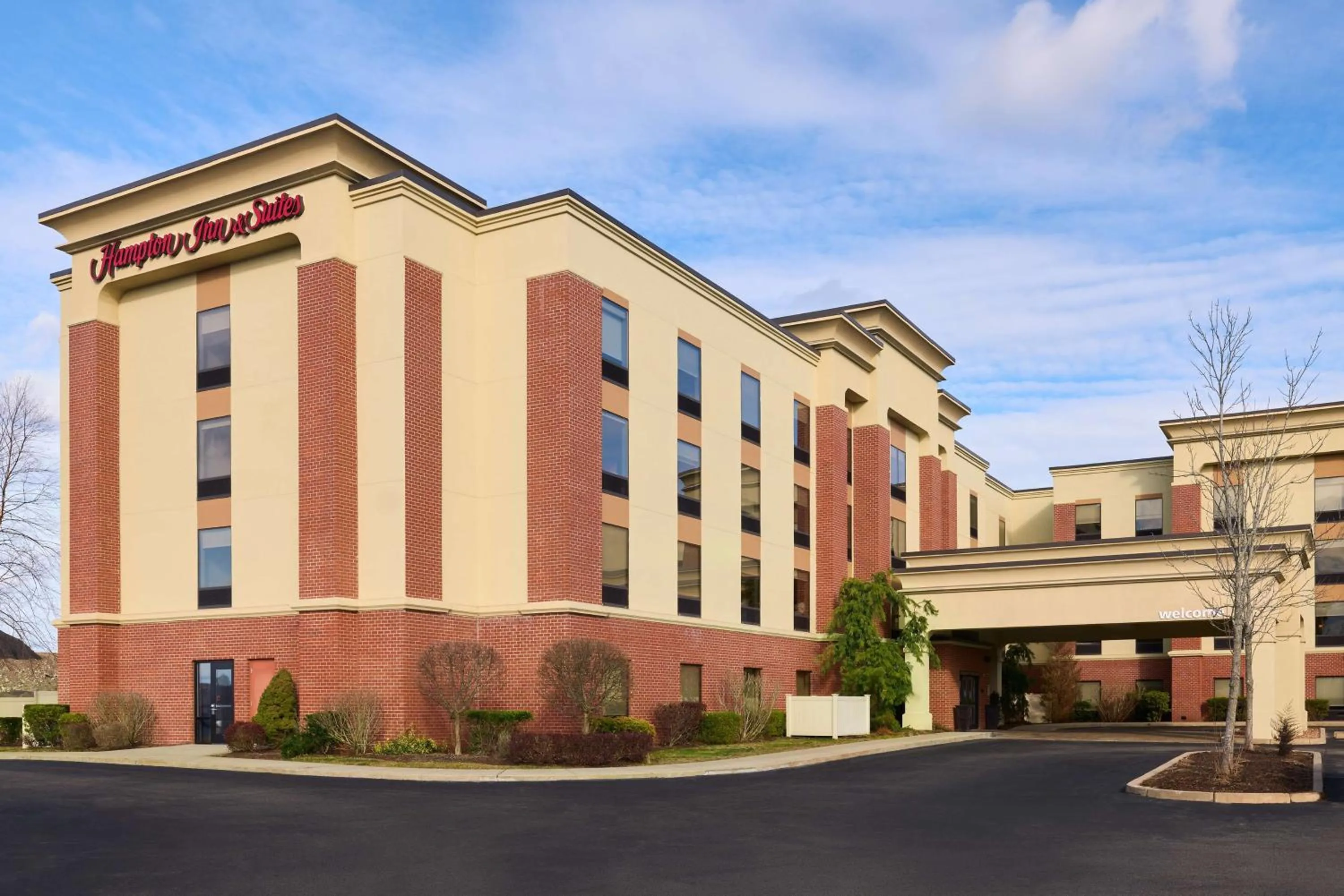 Property building in Hampton Inn & Suites Providence / Smithfield