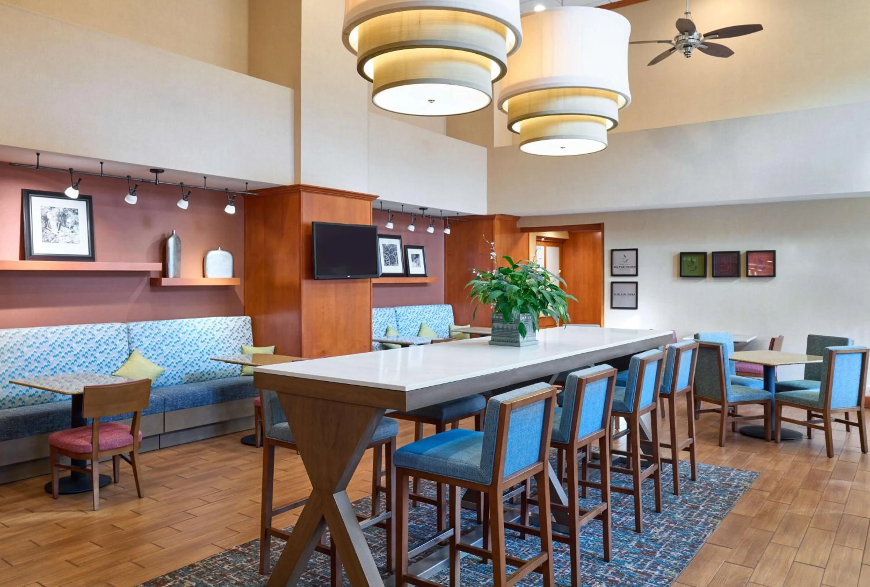 Lobby or reception in Hampton Inn & Suites Providence / Smithfield