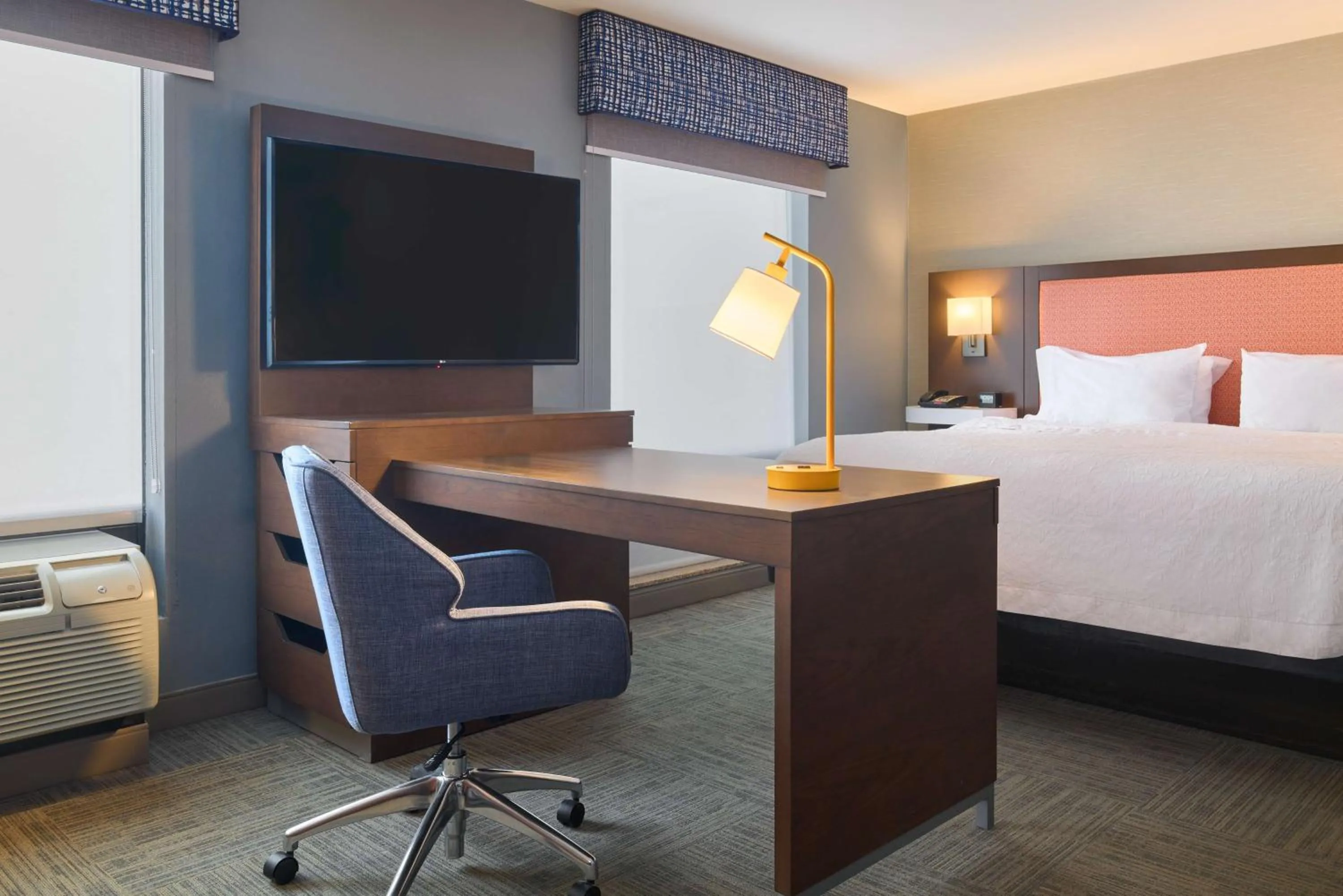 Bedroom, Bed in Hampton Inn & Suites Providence / Smithfield