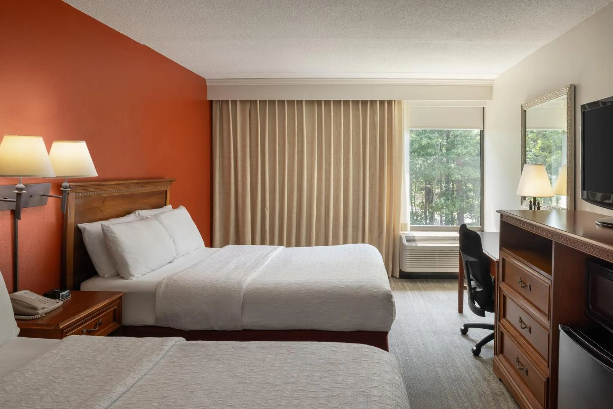 Photo of the whole room, Bed in Long Creek Hotel