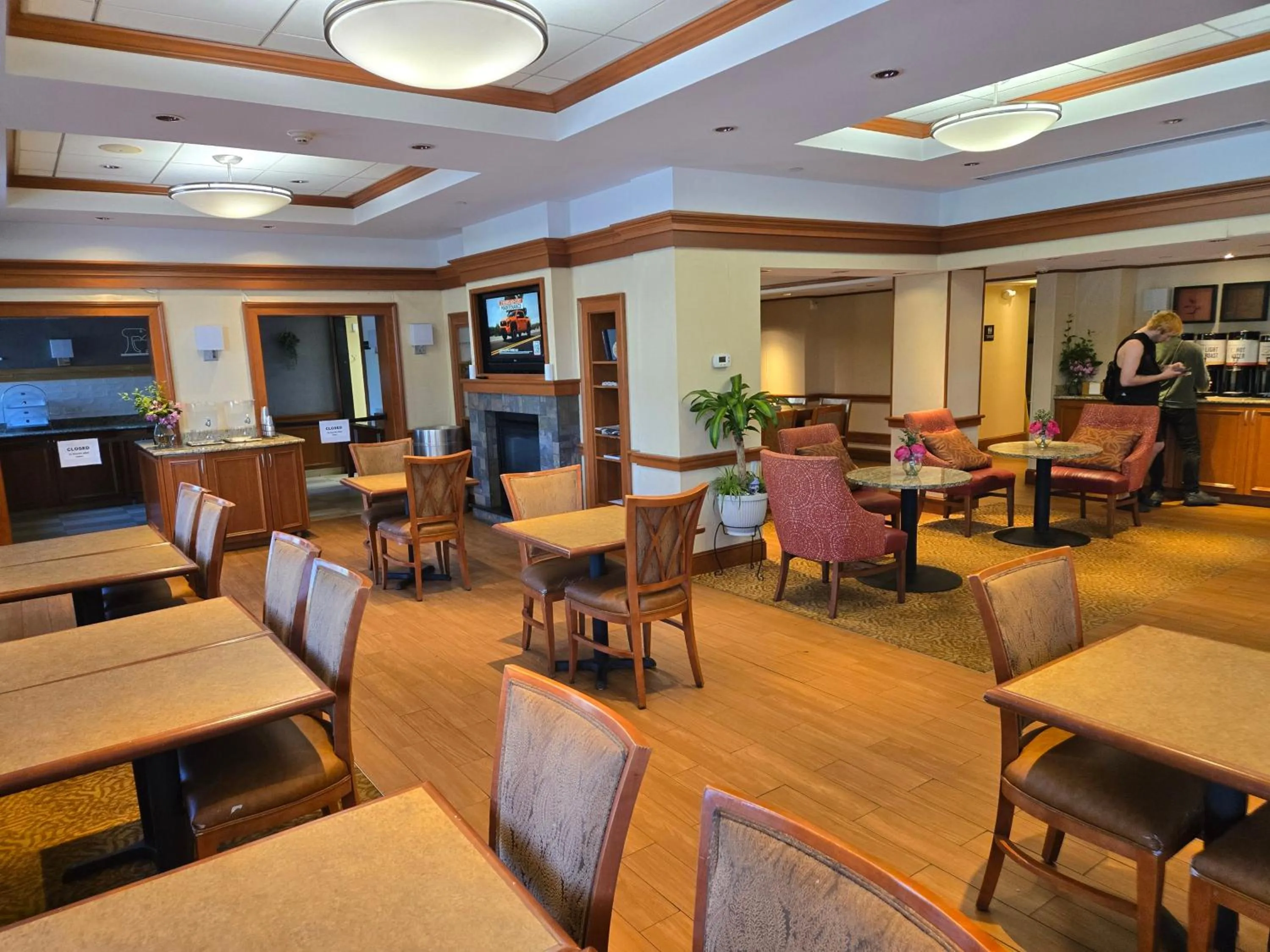 Restaurant/places to eat in Long Creek Hotel