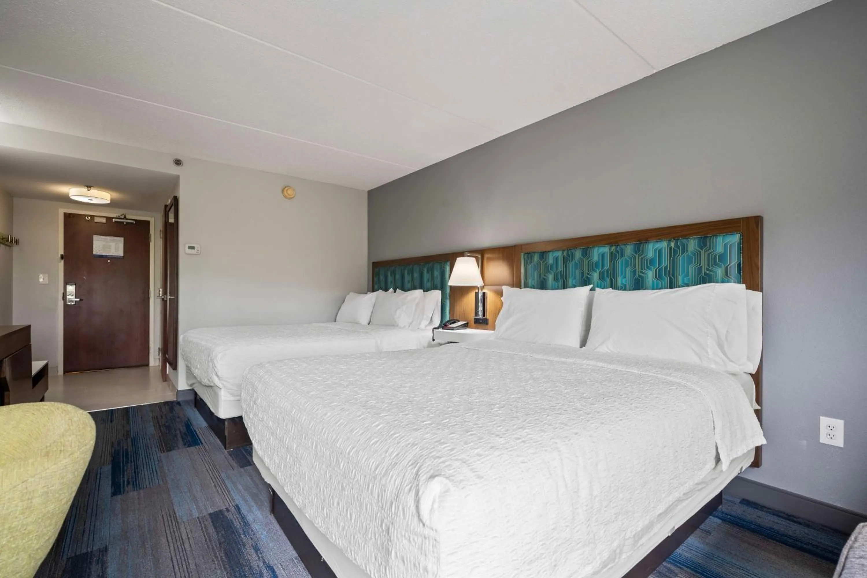 Bed in Hampton Inn Ridgefield Park