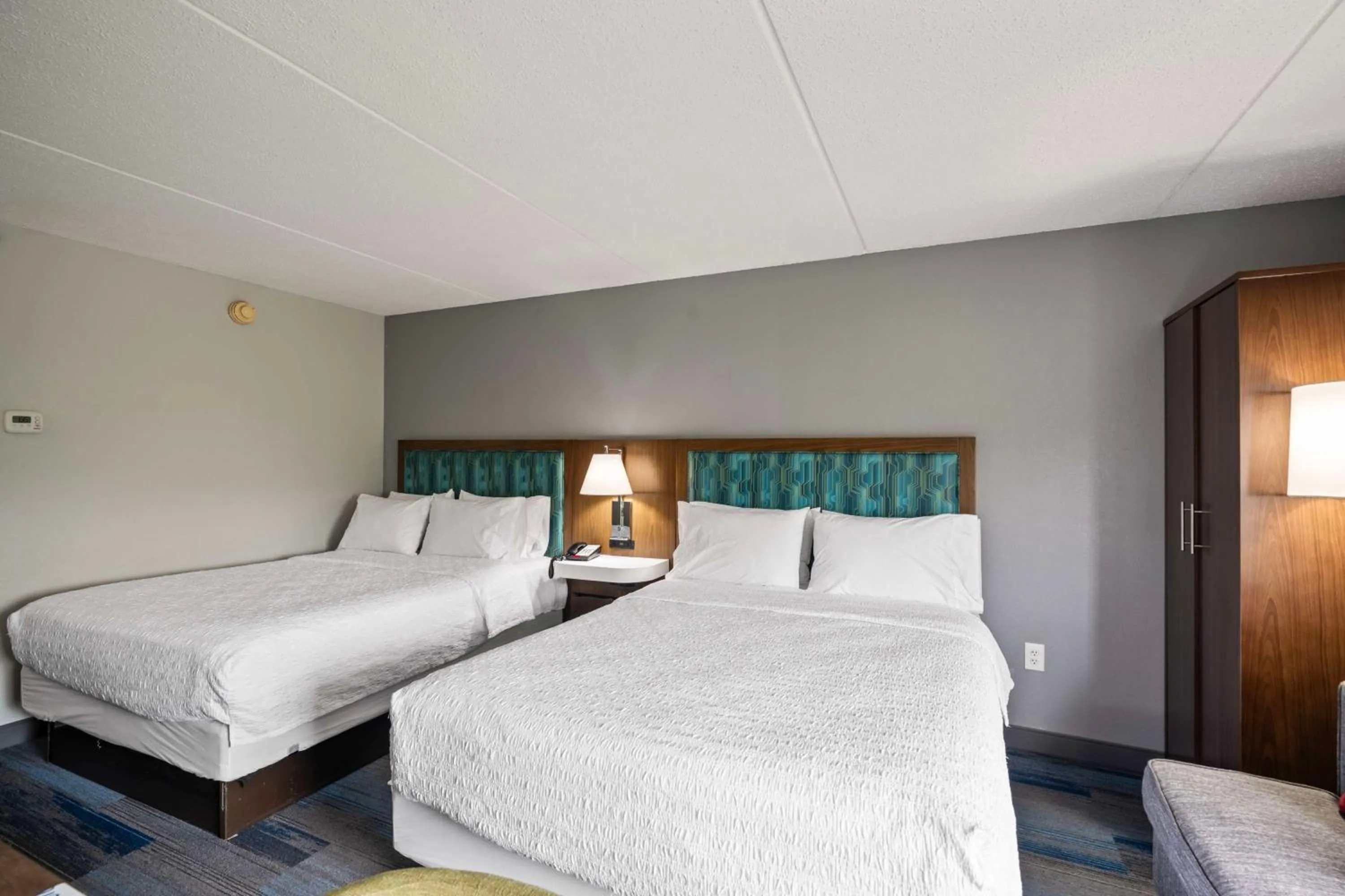 Bed in Hampton Inn Ridgefield Park