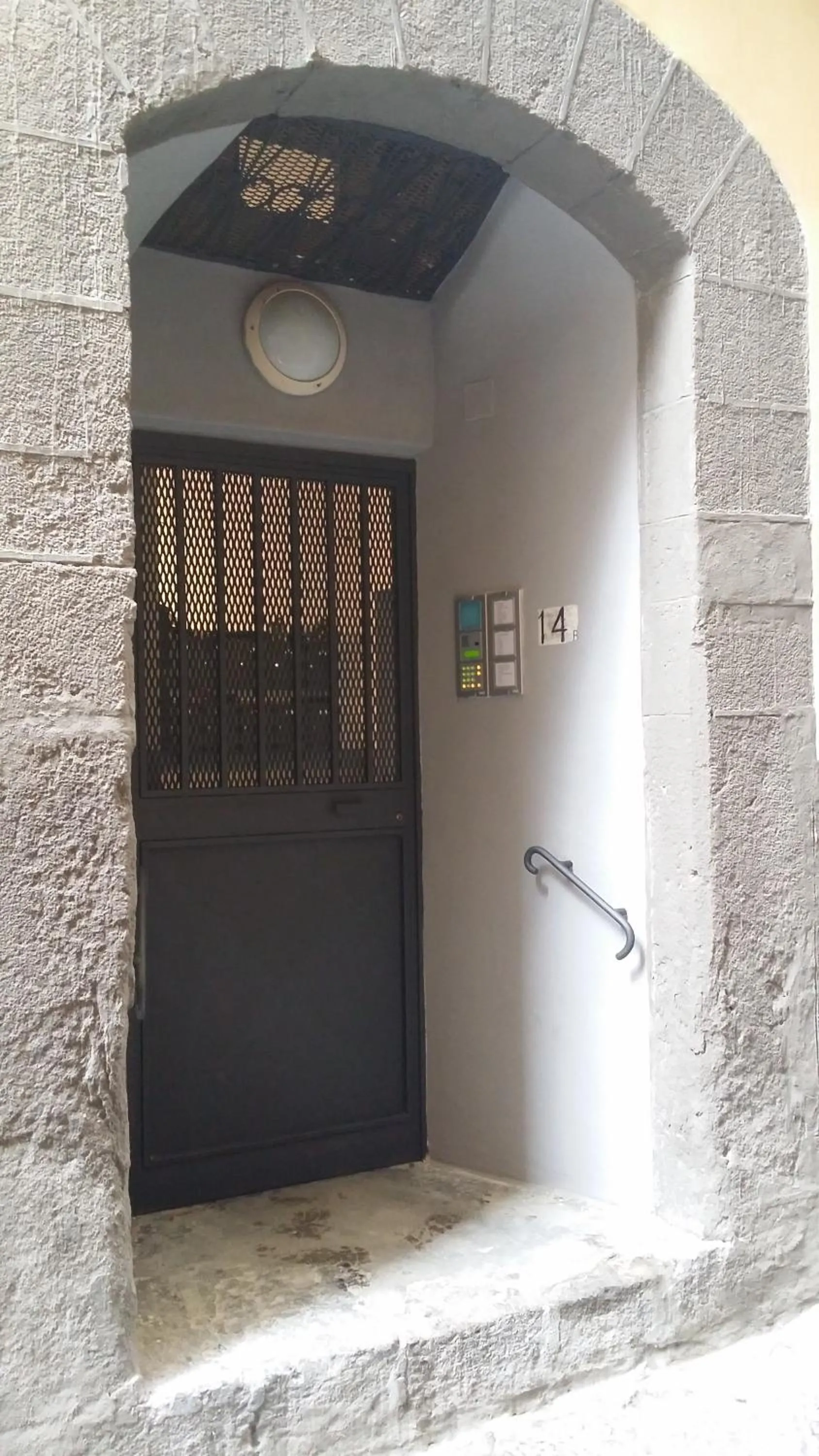 Facade/entrance in In...Napoli B&B