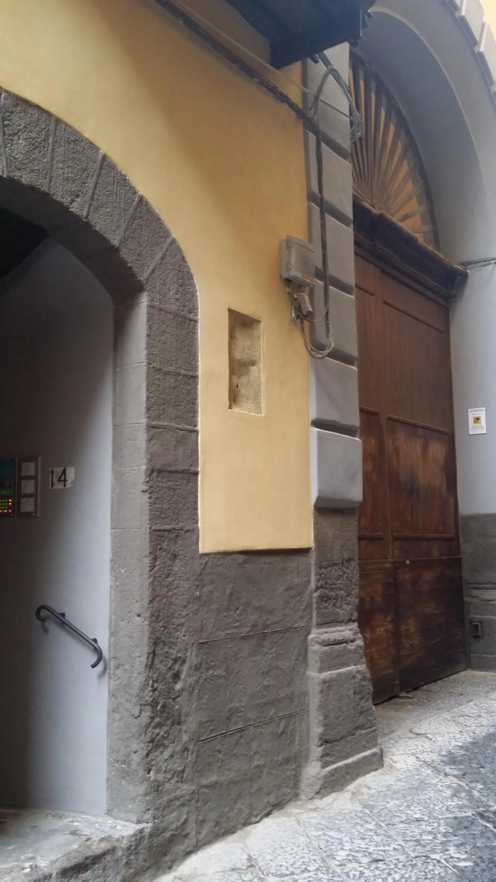 Facade/entrance in In...Napoli B&B