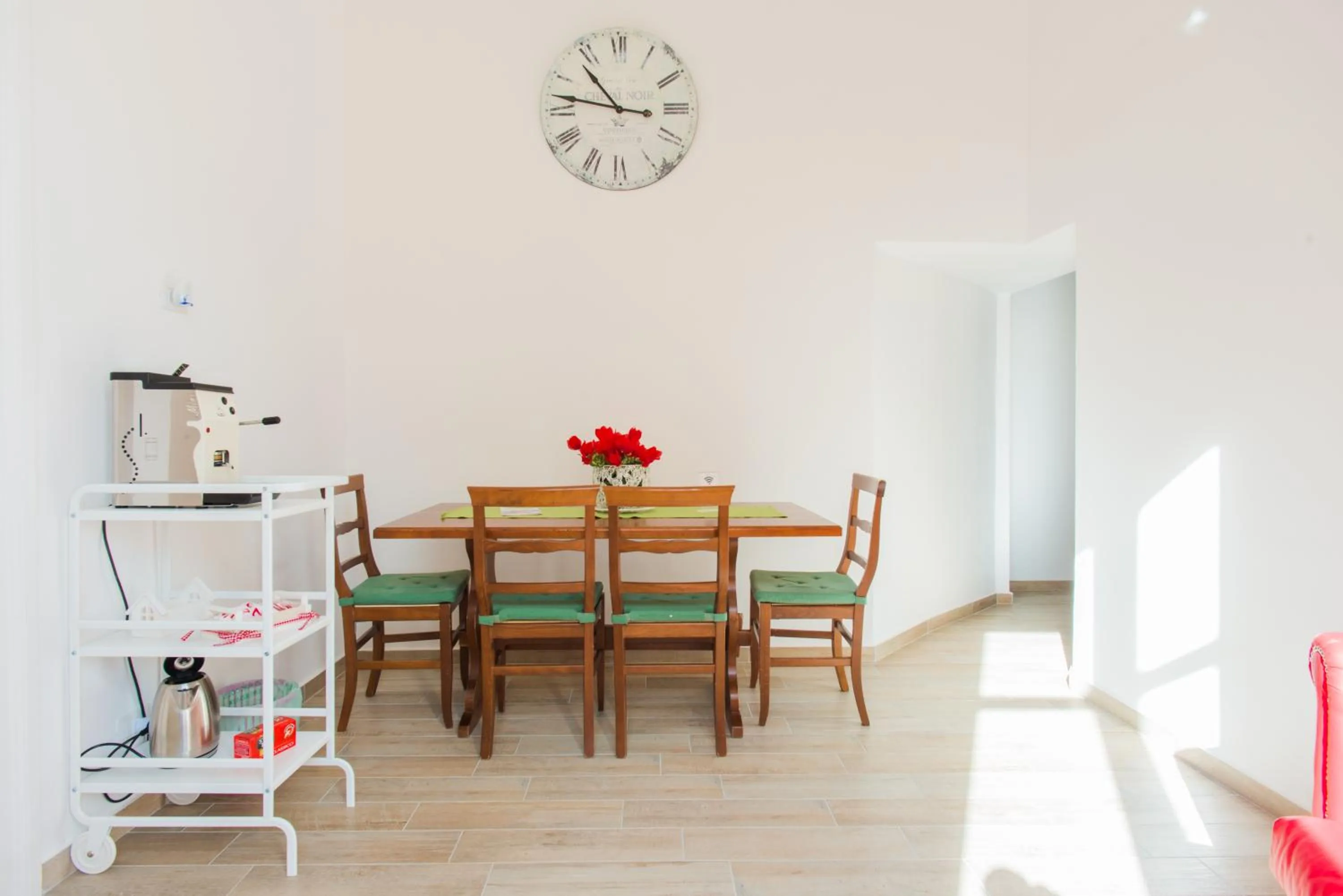 Communal lounge/ TV room in In...Napoli B&B