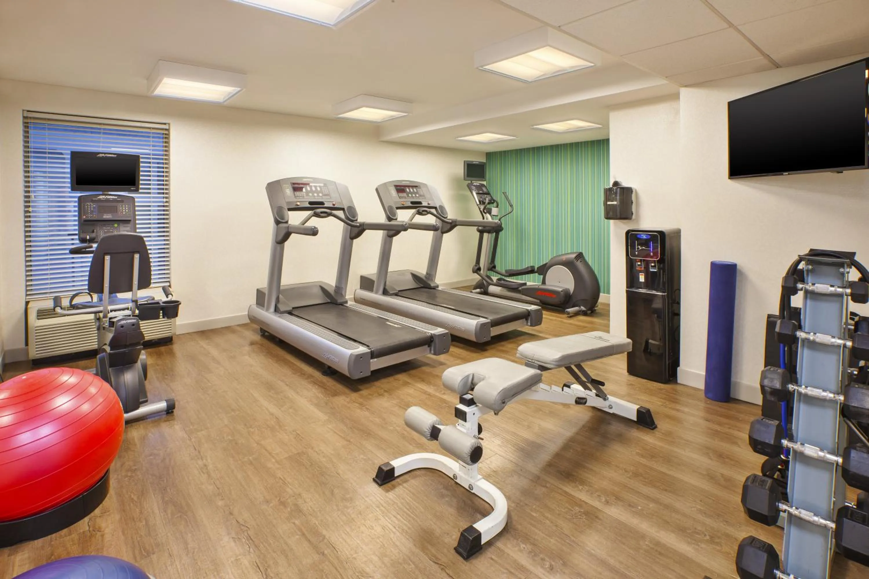 Spa and wellness centre/facilities in Holiday Inn Express & Suites Chicago-Midway Airport by IHG