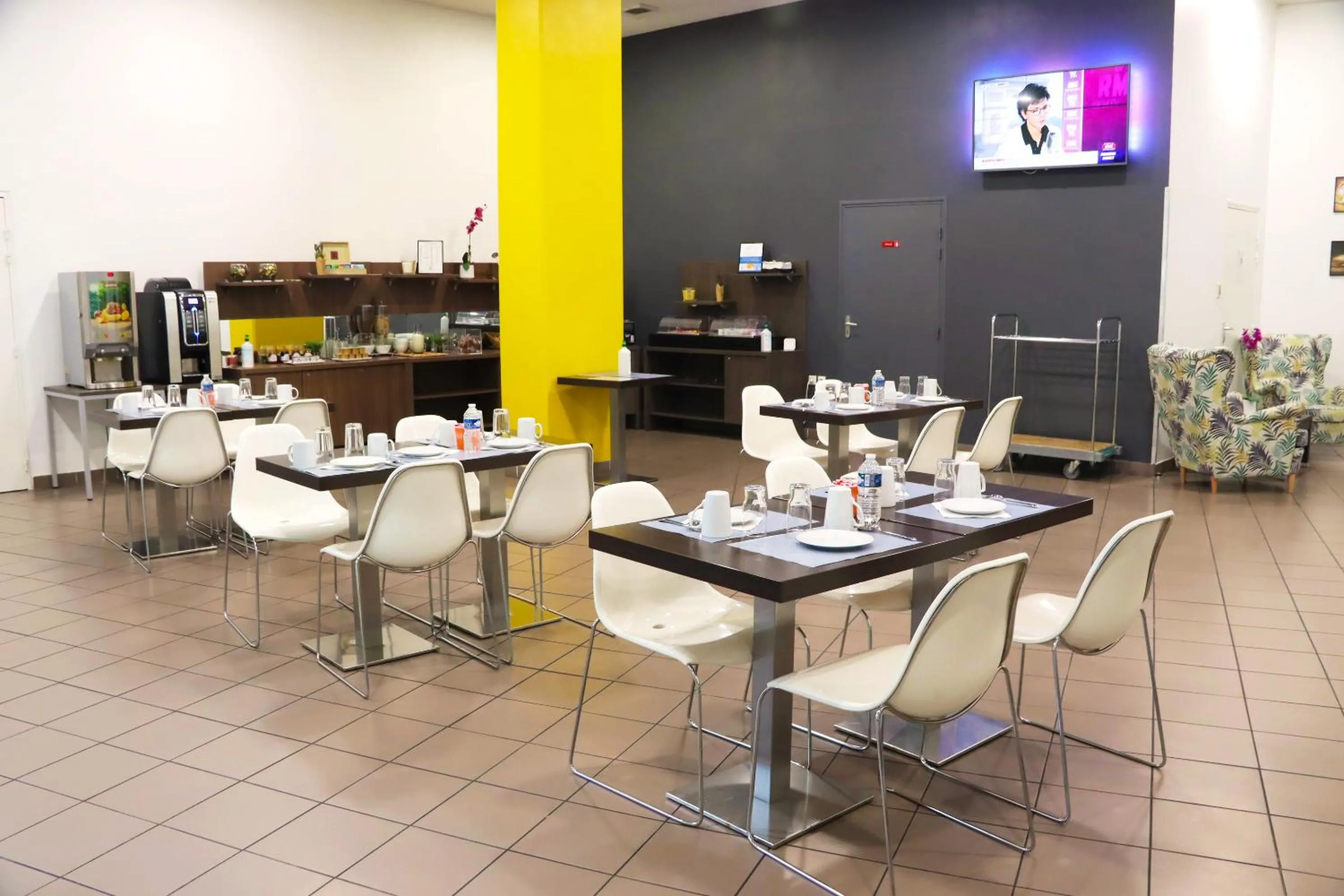 Continental breakfast in Comfort Aparthotel Nimes Centre