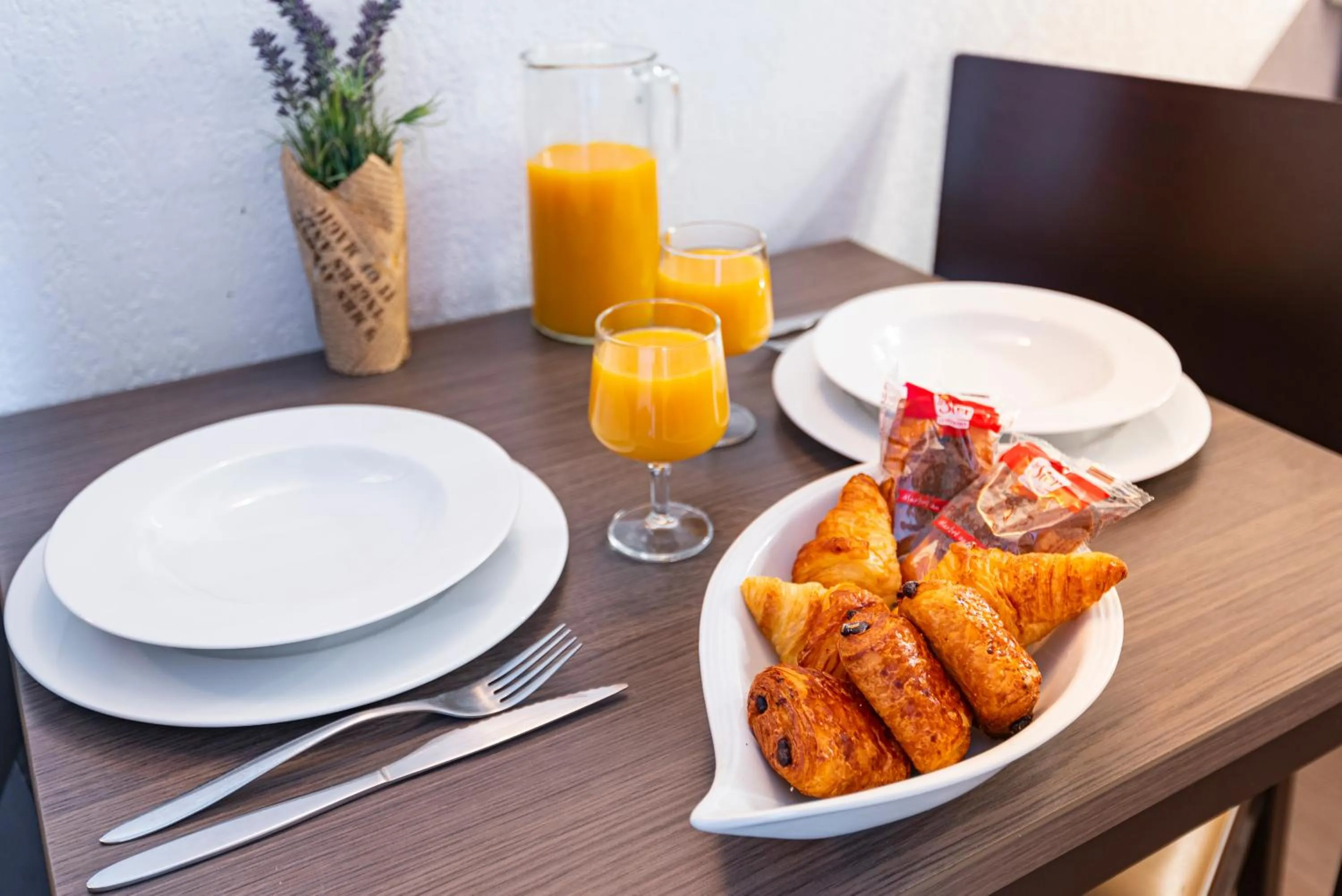 Kitchen or kitchenette in Comfort Aparthotel Nimes Centre