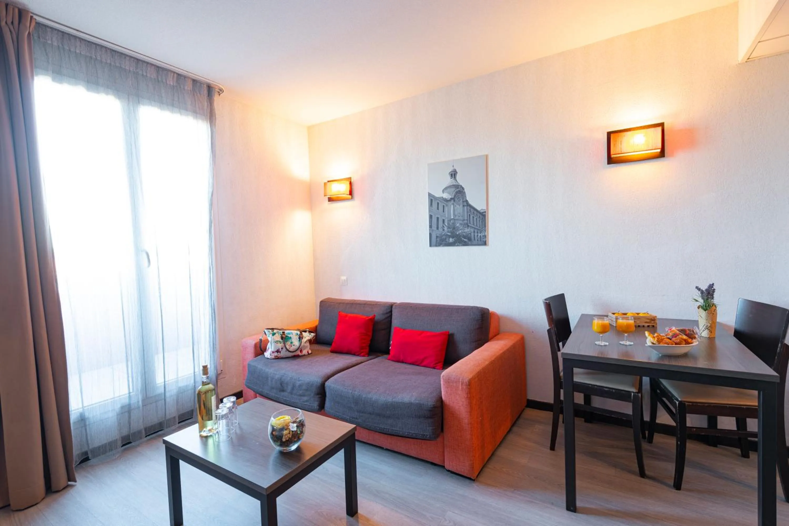 Living room in Comfort Aparthotel Nimes Centre