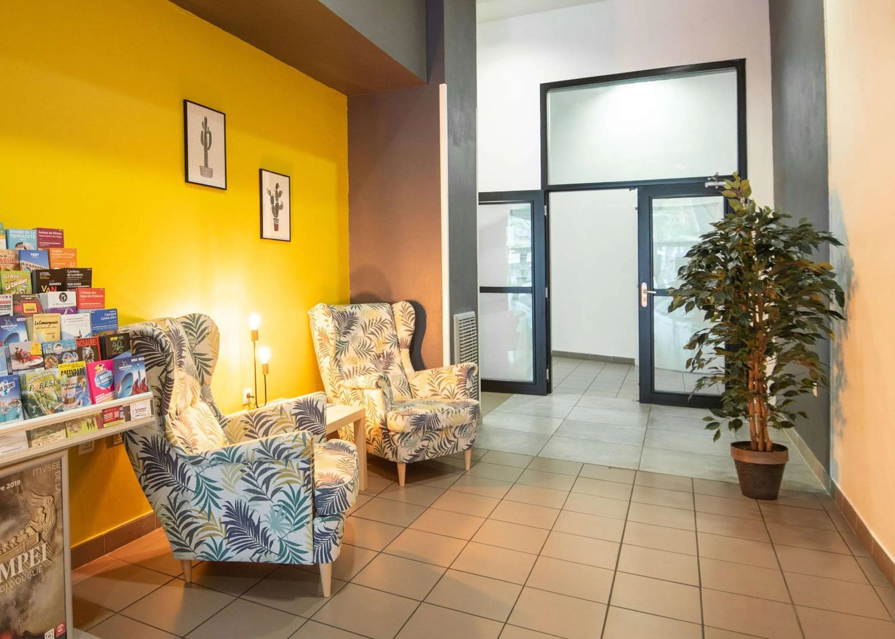 Lobby or reception in Comfort Aparthotel Nimes Centre