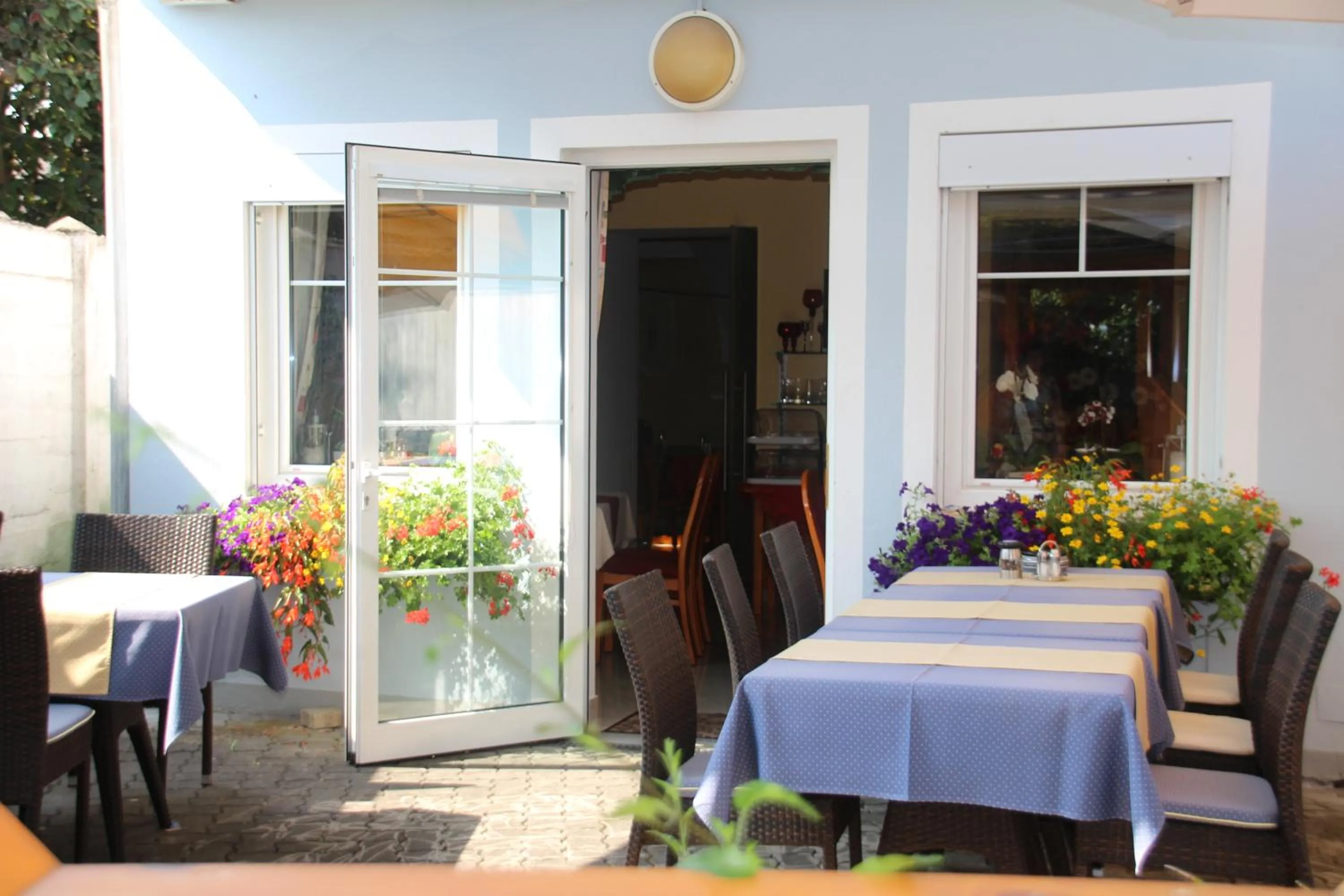 Restaurant/places to eat in Hotel Lang