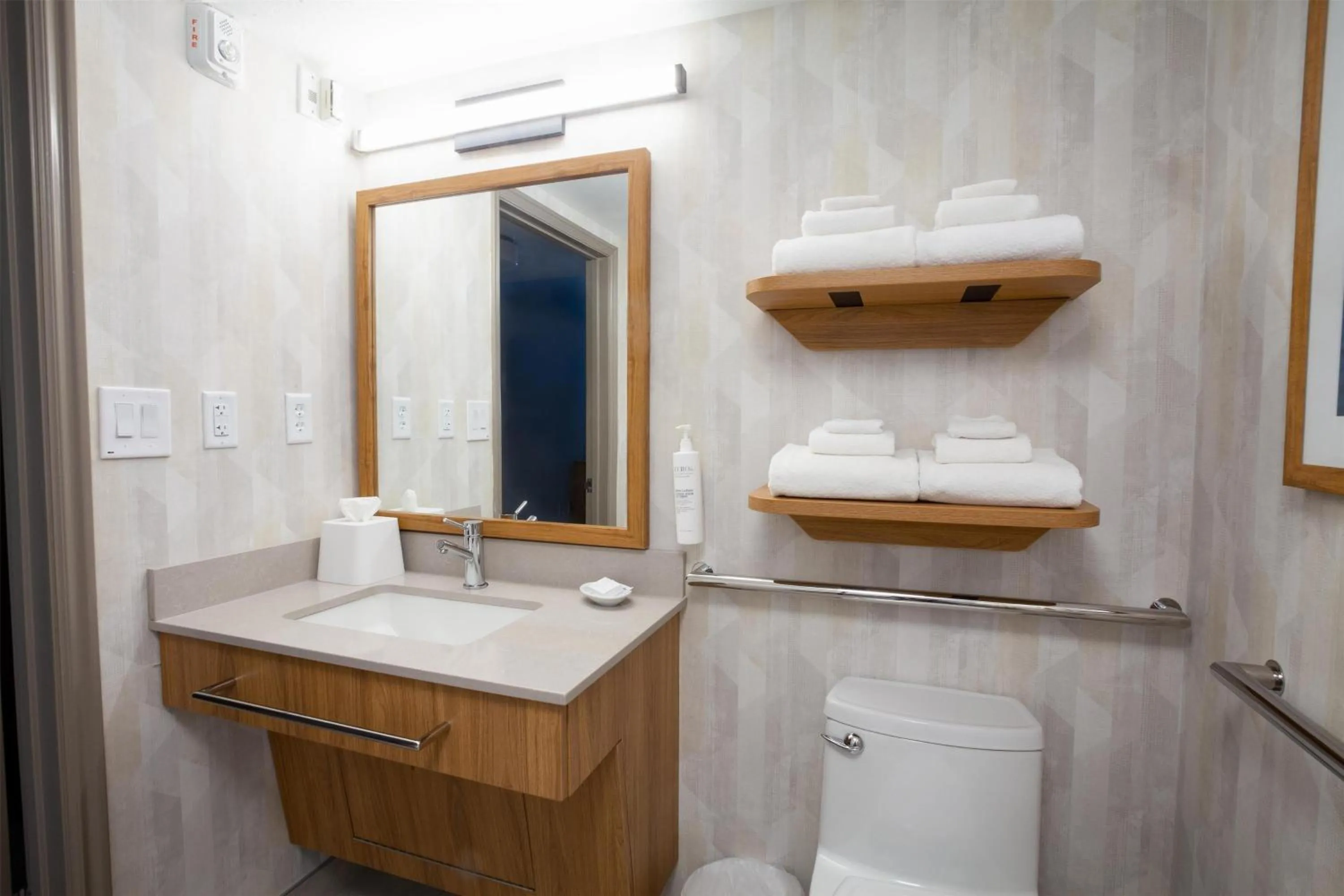 Bathroom in Hampton Inn Salt Lake City-North