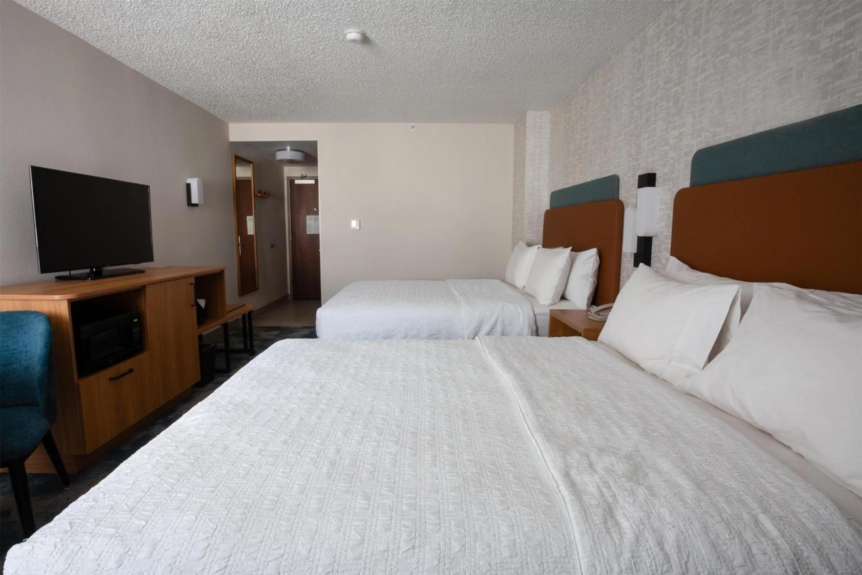 Bed in Hampton Inn Salt Lake City-North