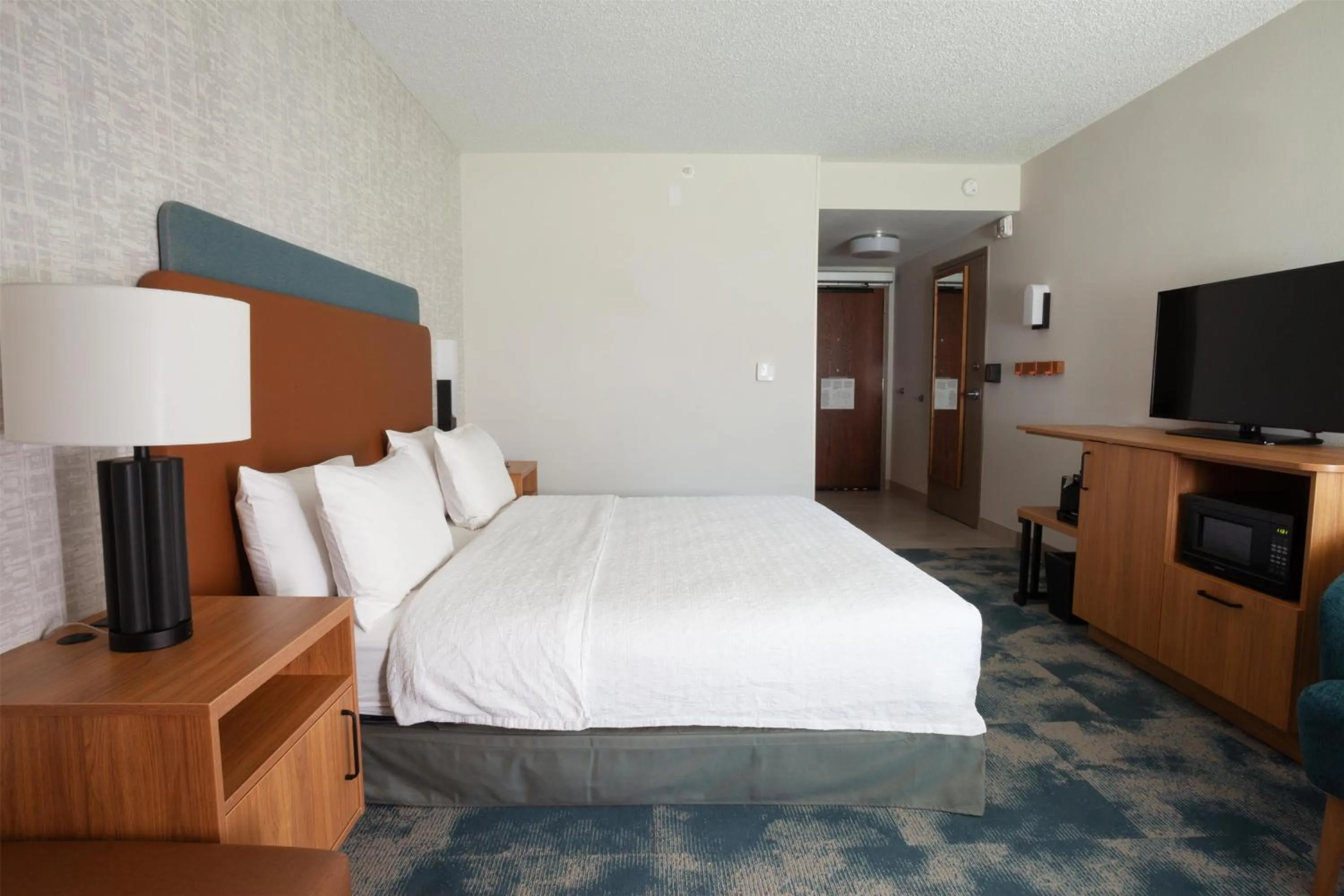 Bed in Hampton Inn Salt Lake City-North