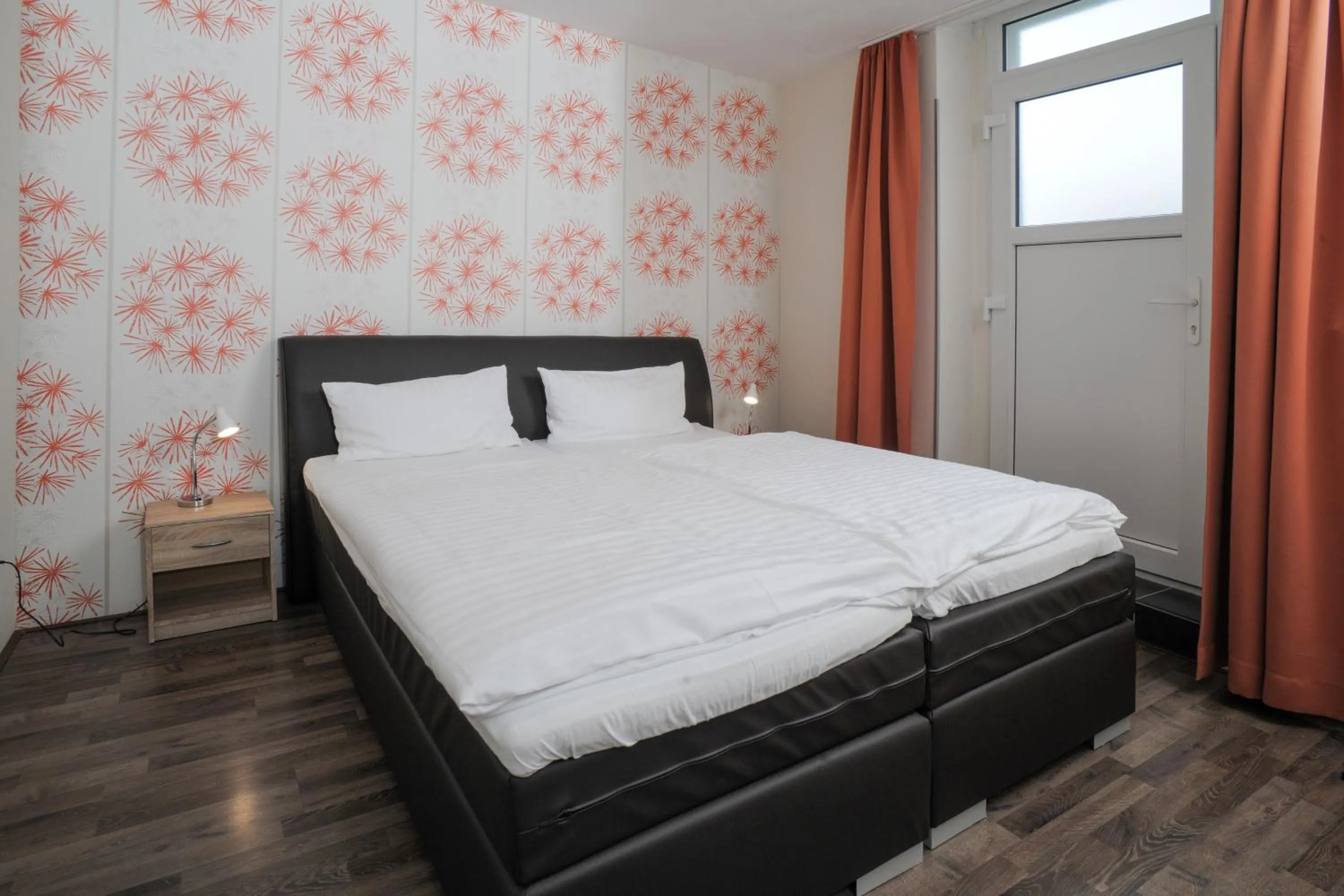 Bedroom, Bed in Le petit Palais - Apartments