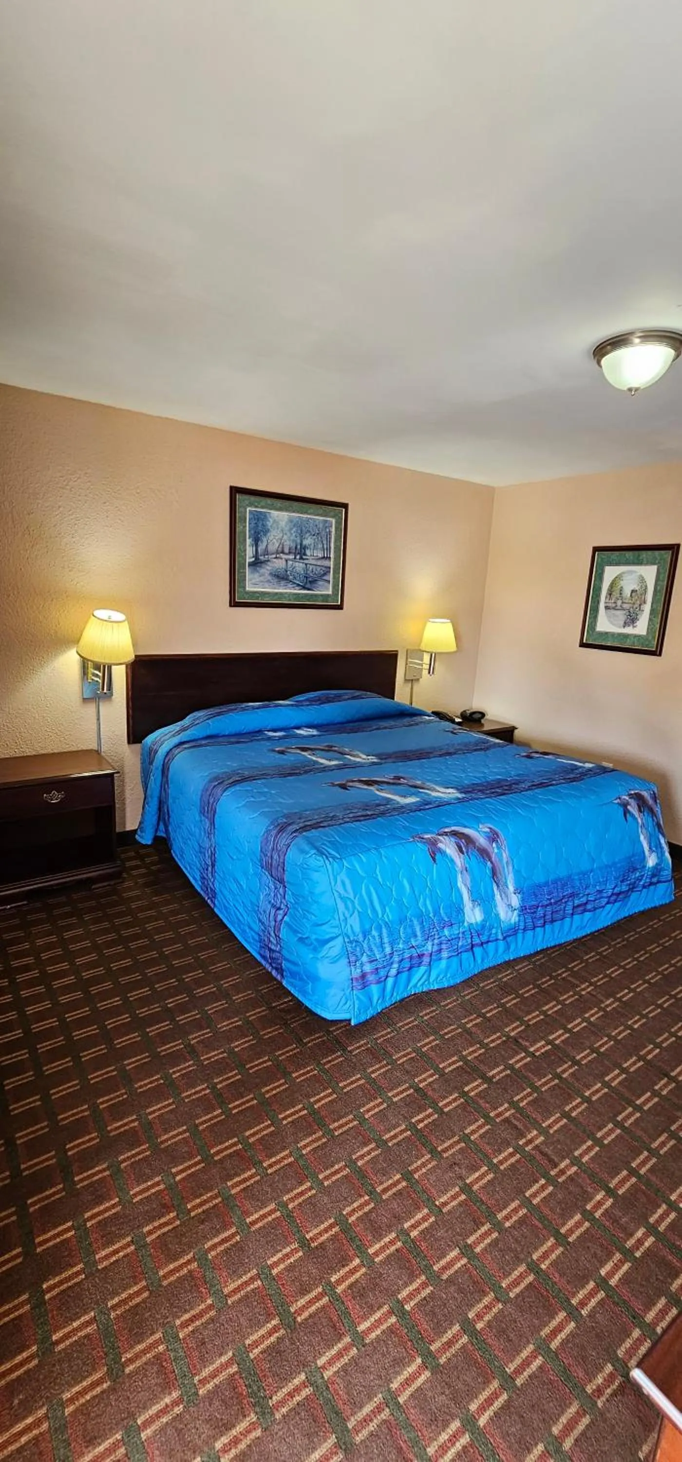 Bed in Mount Laurel Motel