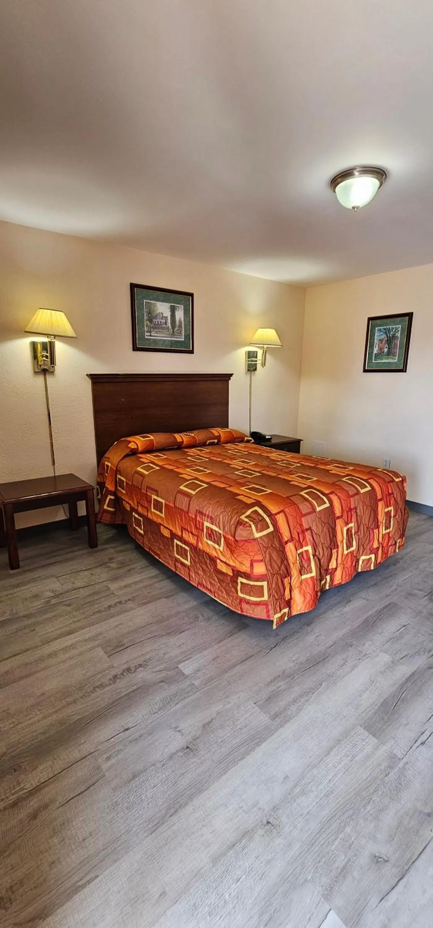 Bed in Mount Laurel Motel