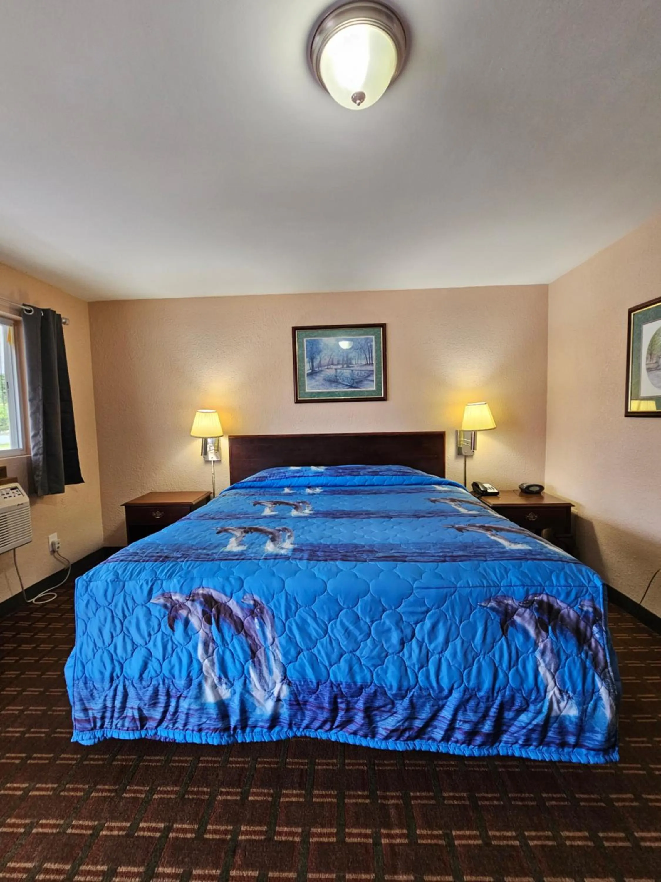 Bed in Mount Laurel Motel